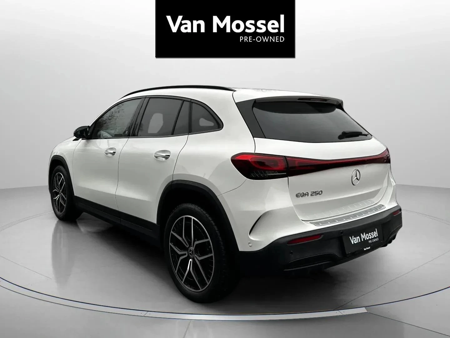 Mercedes-Benz-EQA-image-6