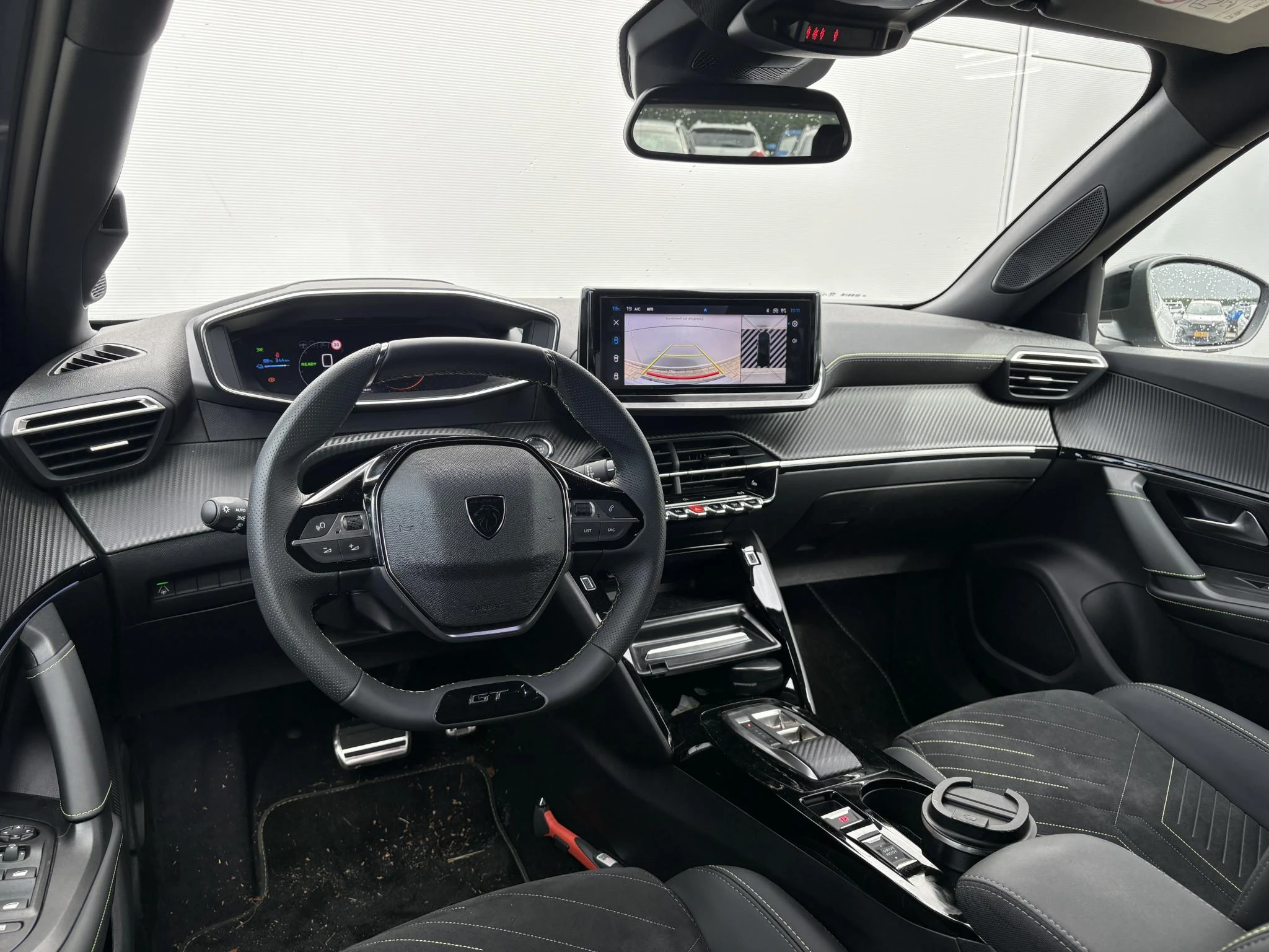 Peugeot-e-2008-image-11