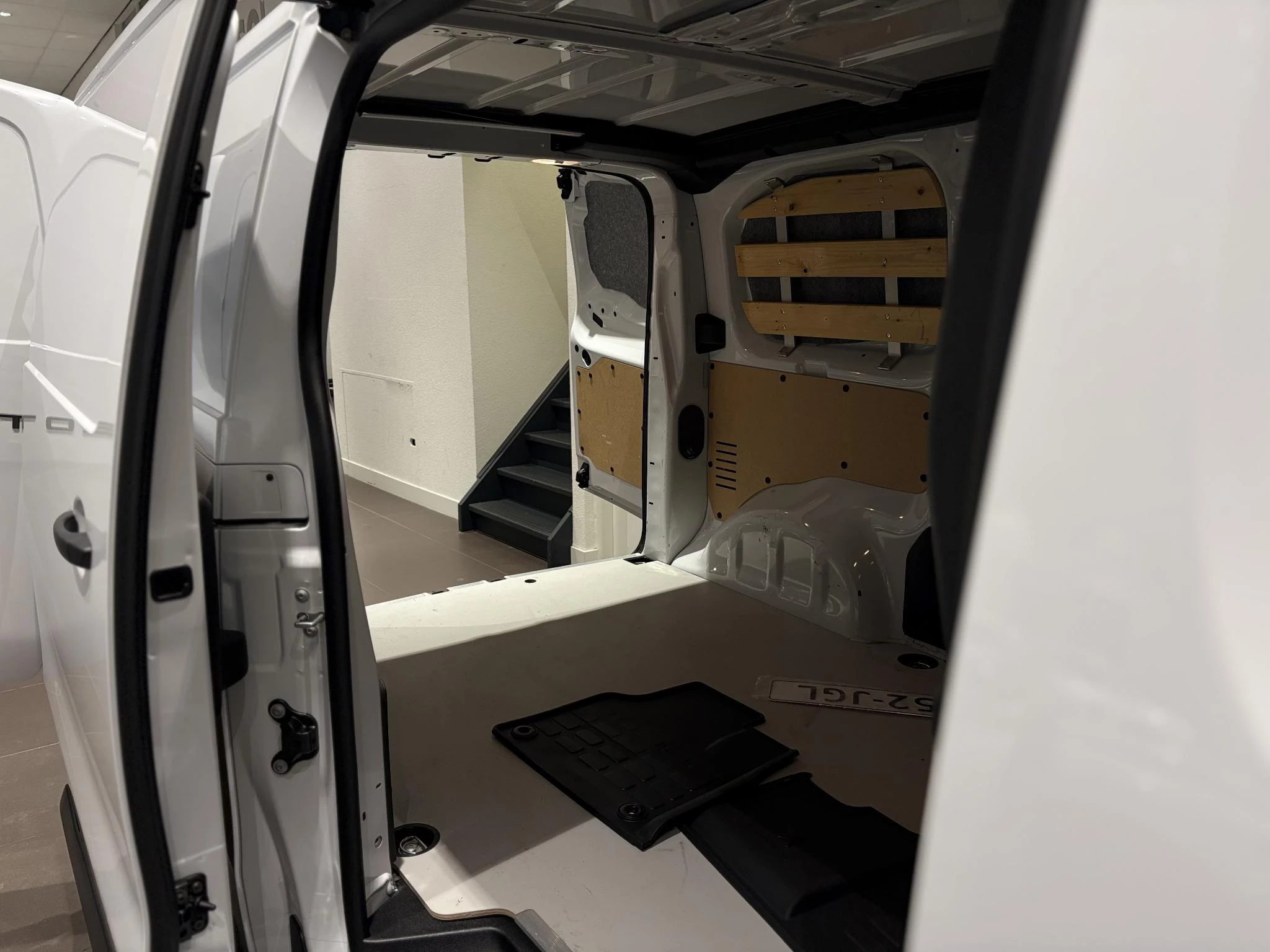 Peugeot-Expert-image-25