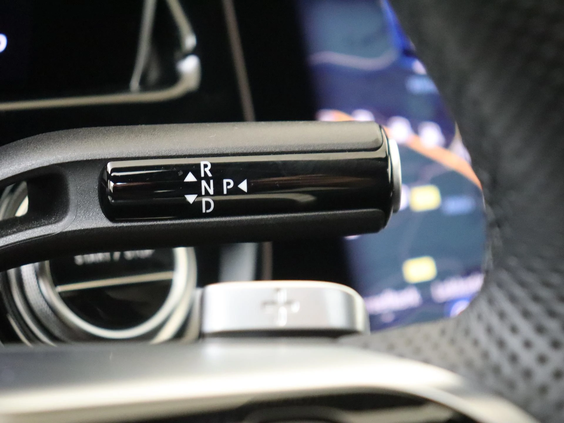 Mercedes-Benz-E-Klasse-image-14