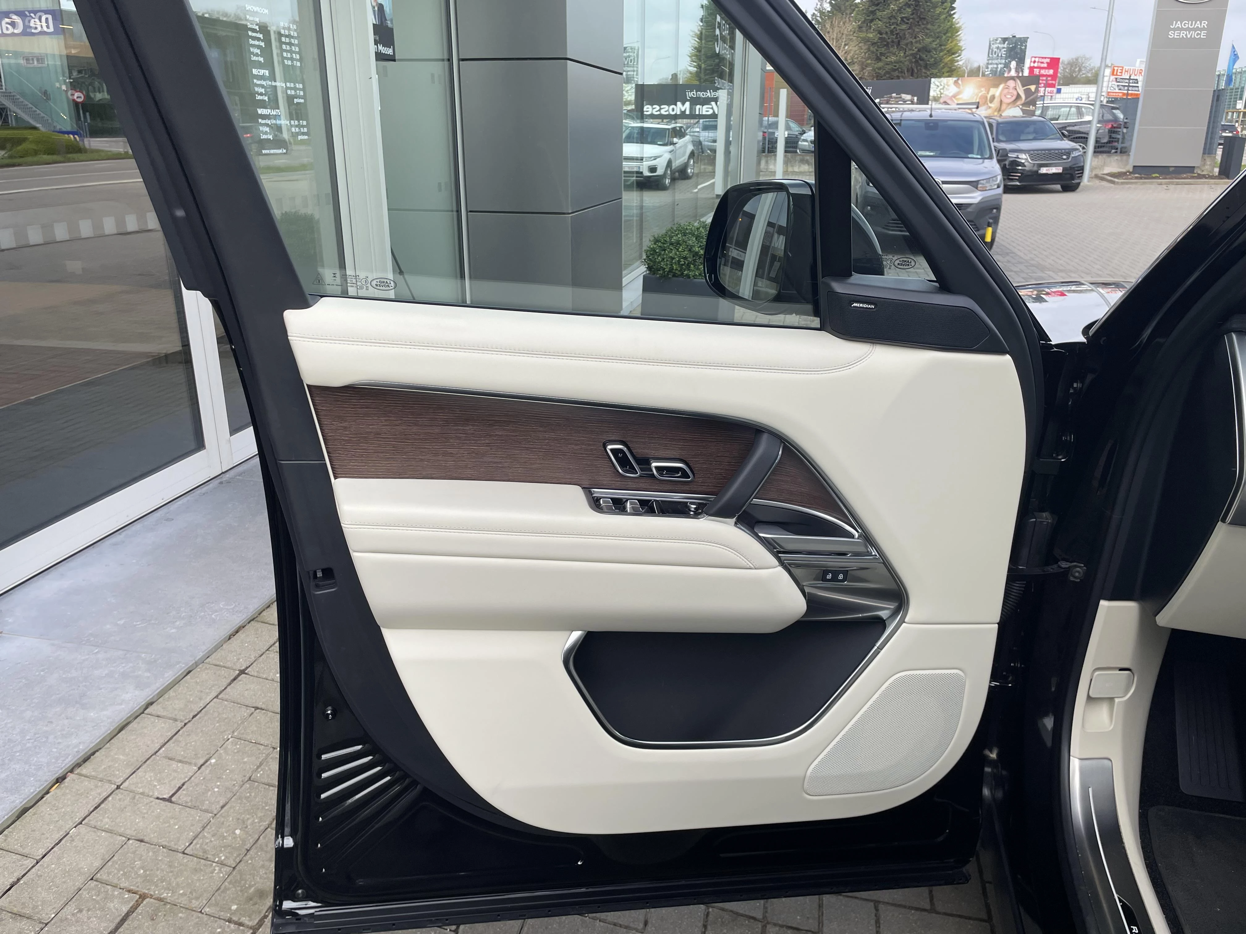 Land Rover Range Rover SWB P460e SE