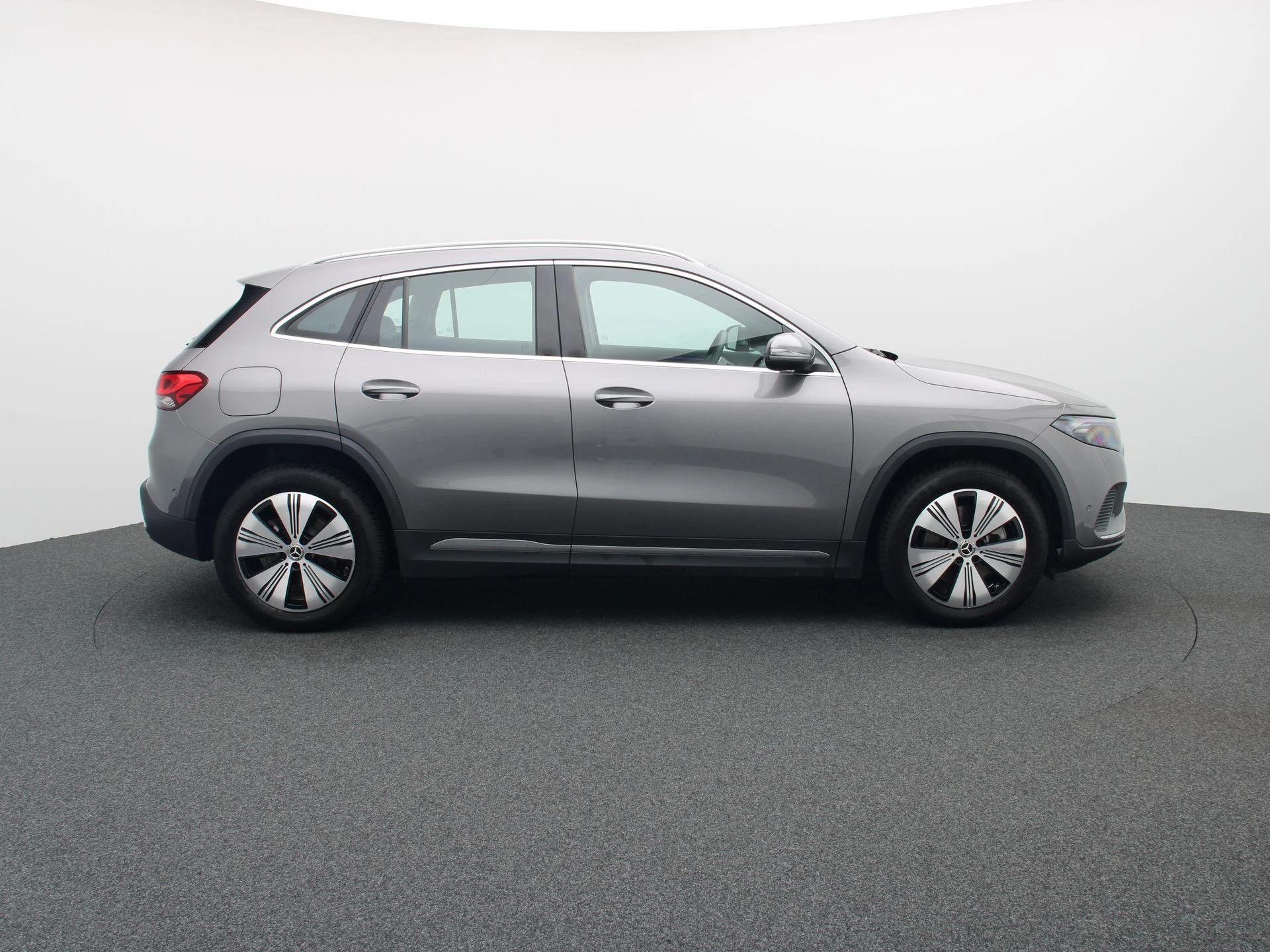 Mercedes-Benz-EQA-image-5