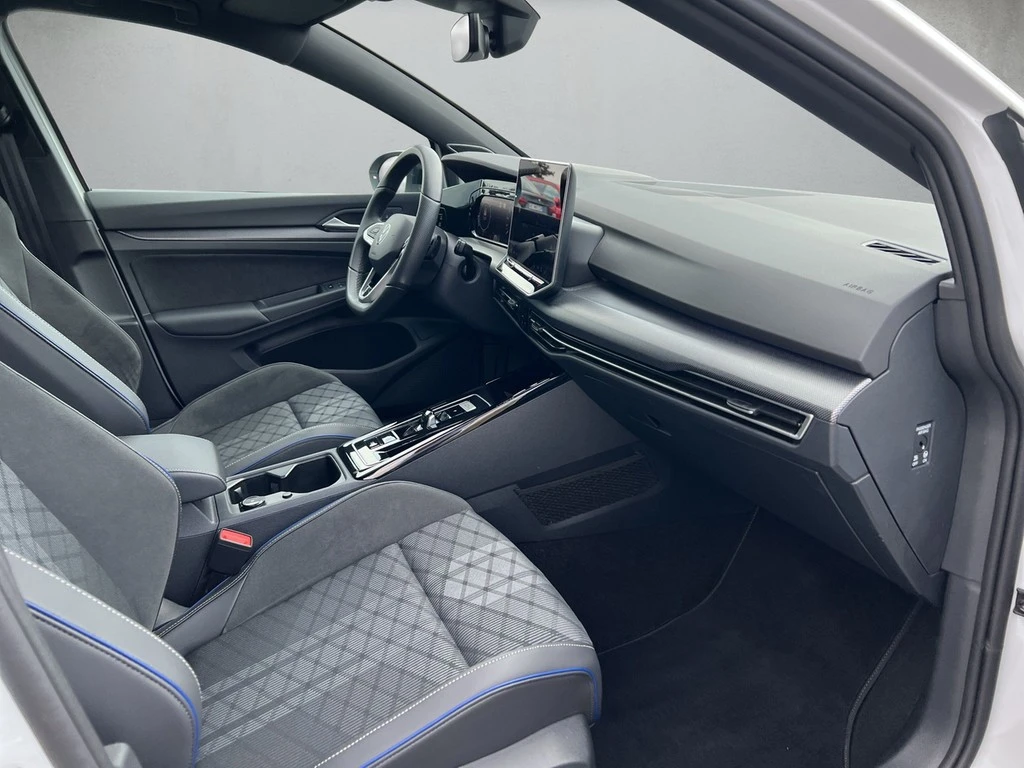 Volkswagen-Golf-image-12