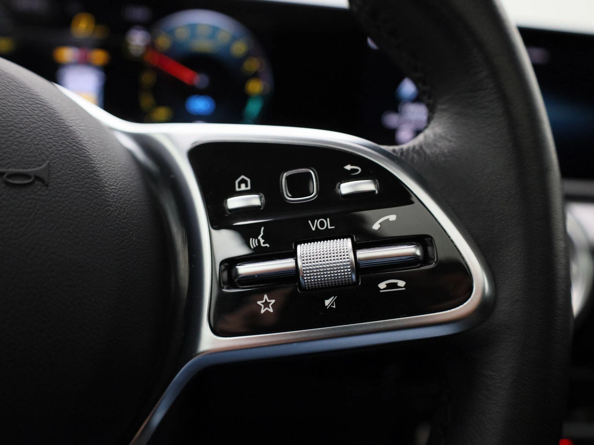 Mercedes-Benz-CLA-image-16