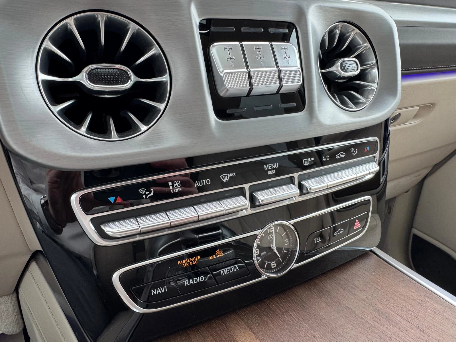 Mercedes-Benz-G-Klasse-image-19