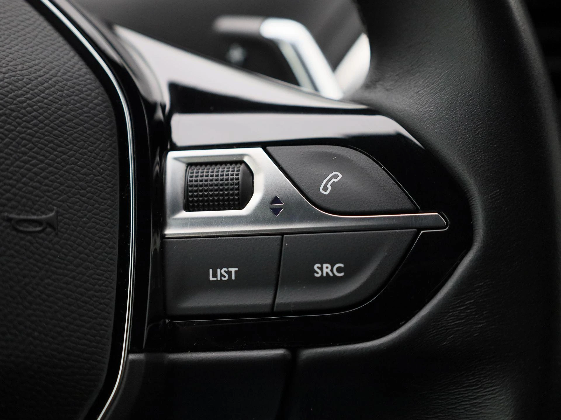 Peugeot-5008-image-25