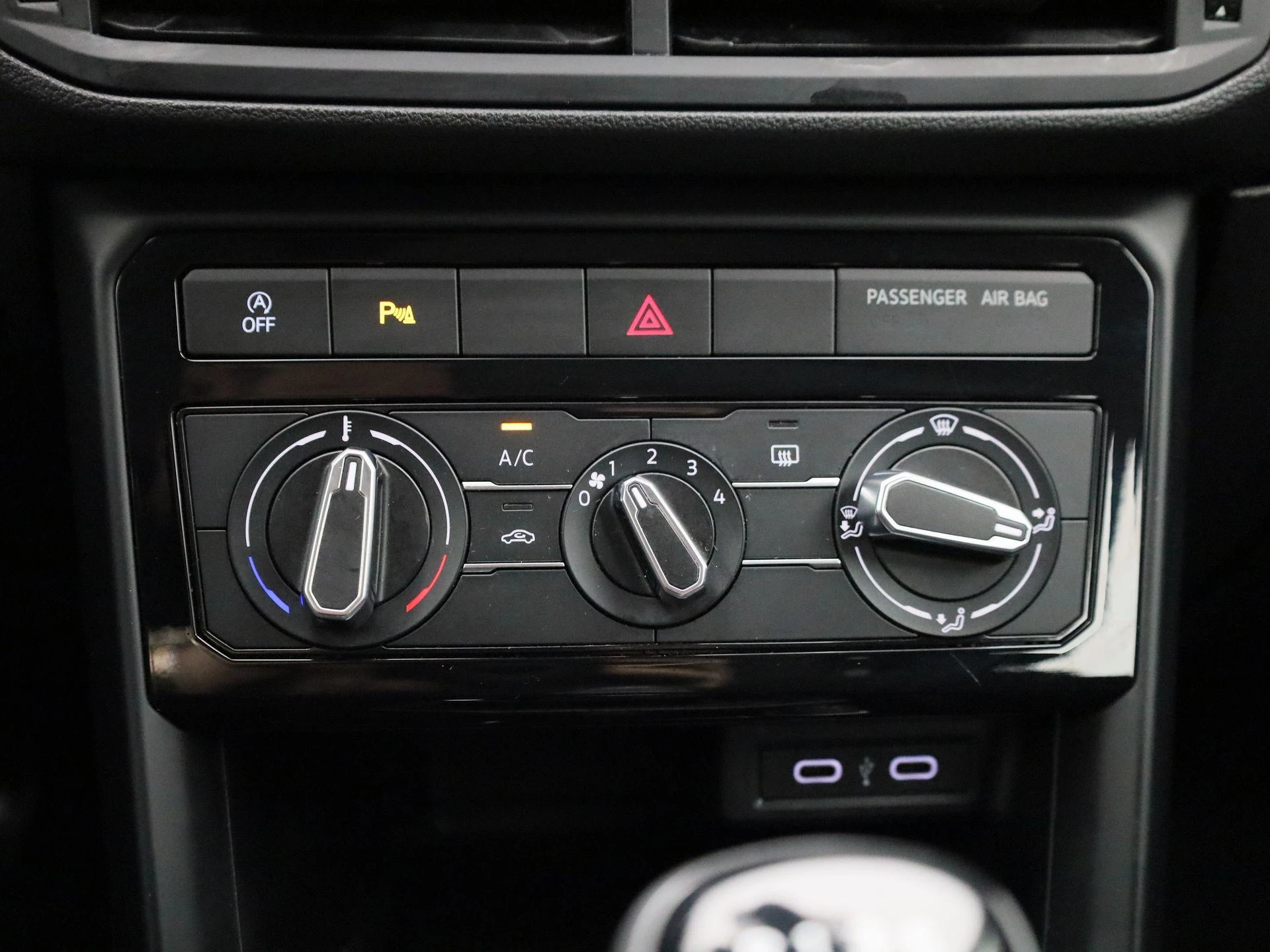 Volkswagen-T-Cross-image-17