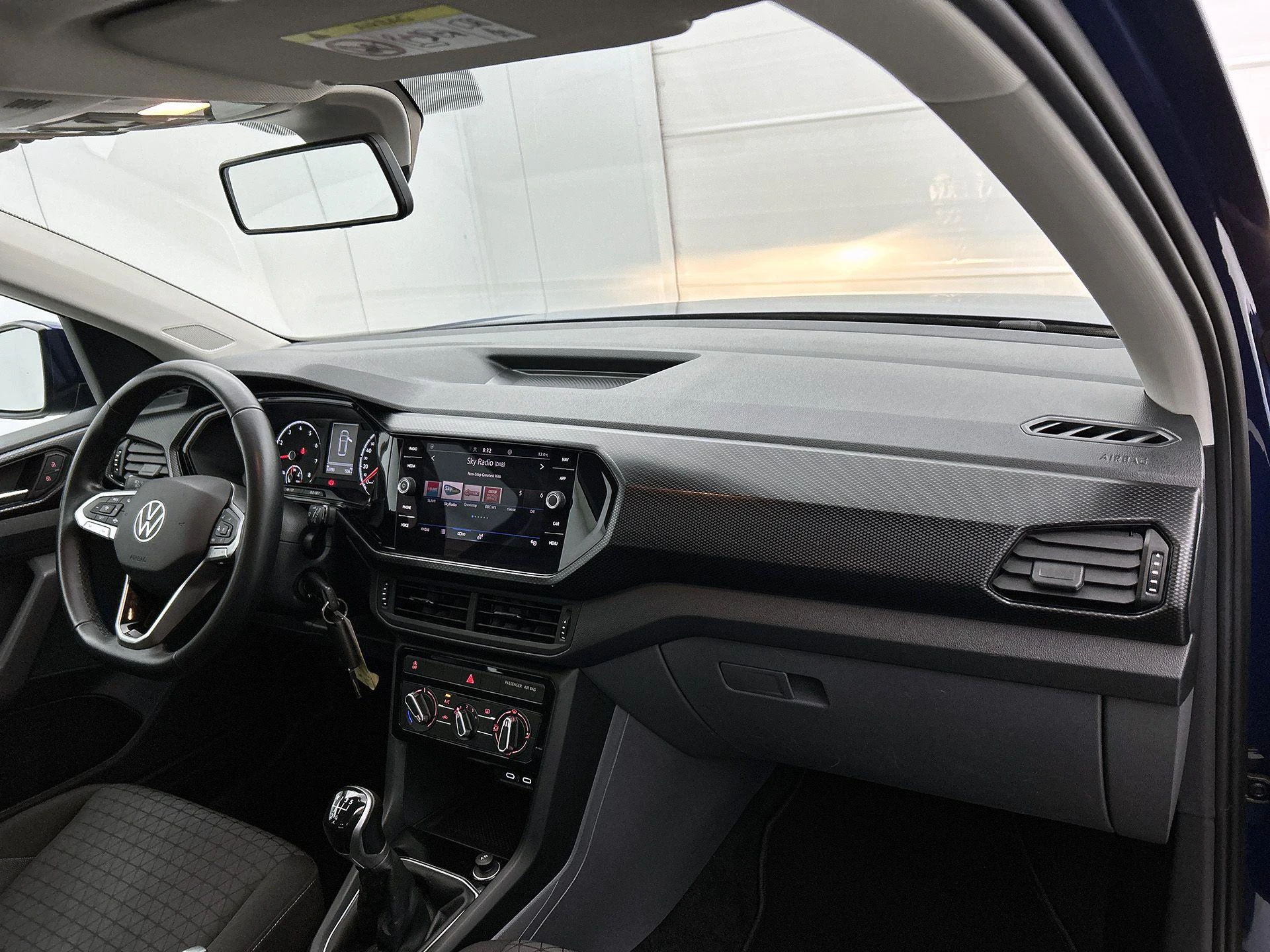 Volkswagen-T-Cross-image-15