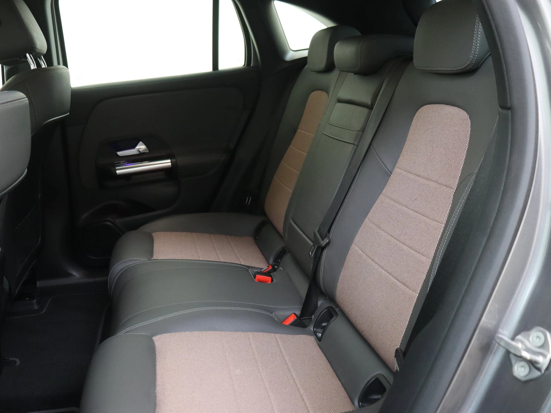 Mercedes-Benz-EQA-image-11