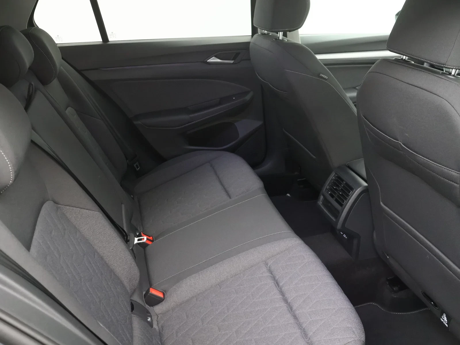 Volkswagen-Golf-image-11