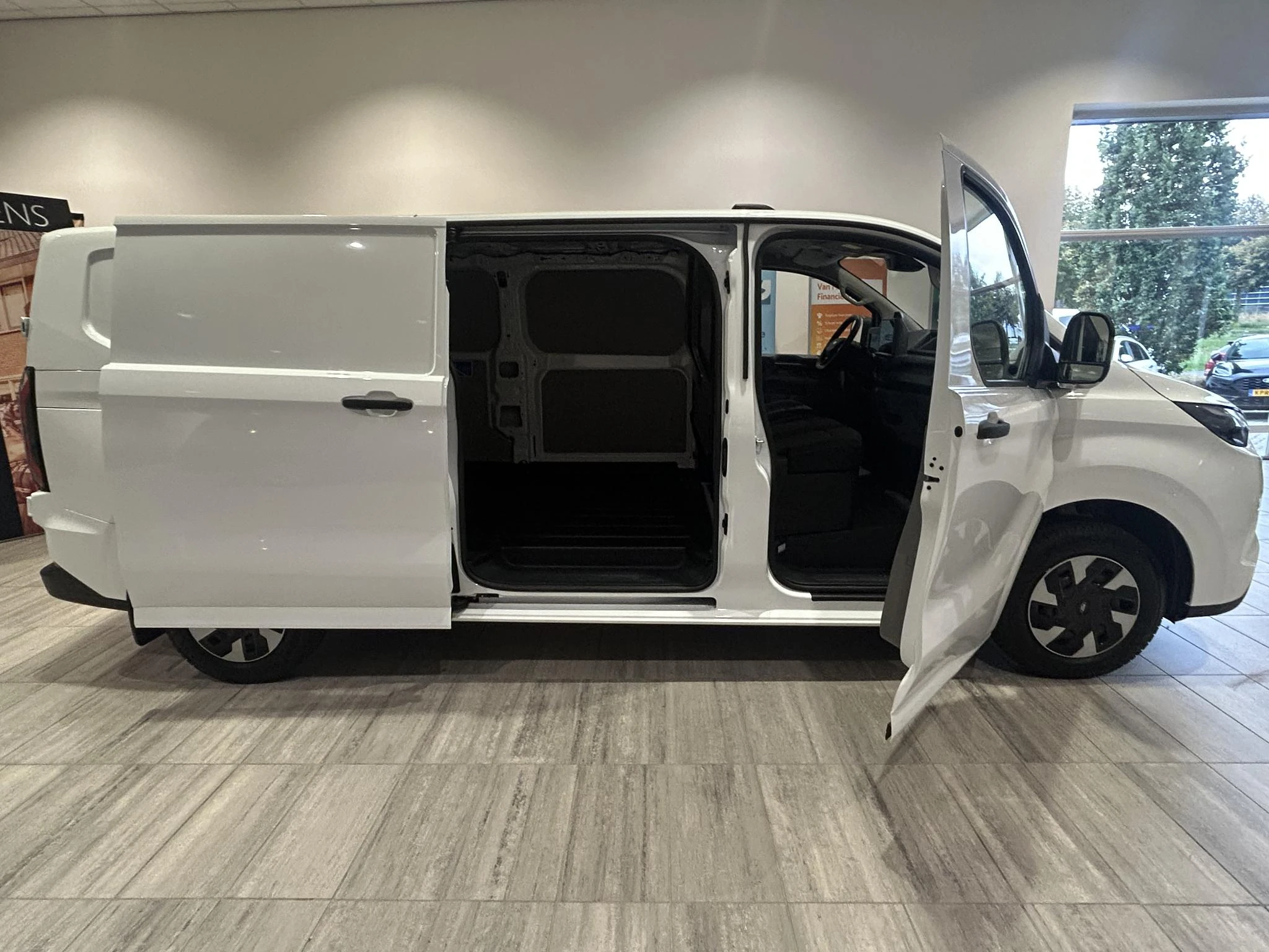 Ford-E-Transit Custom-image-9