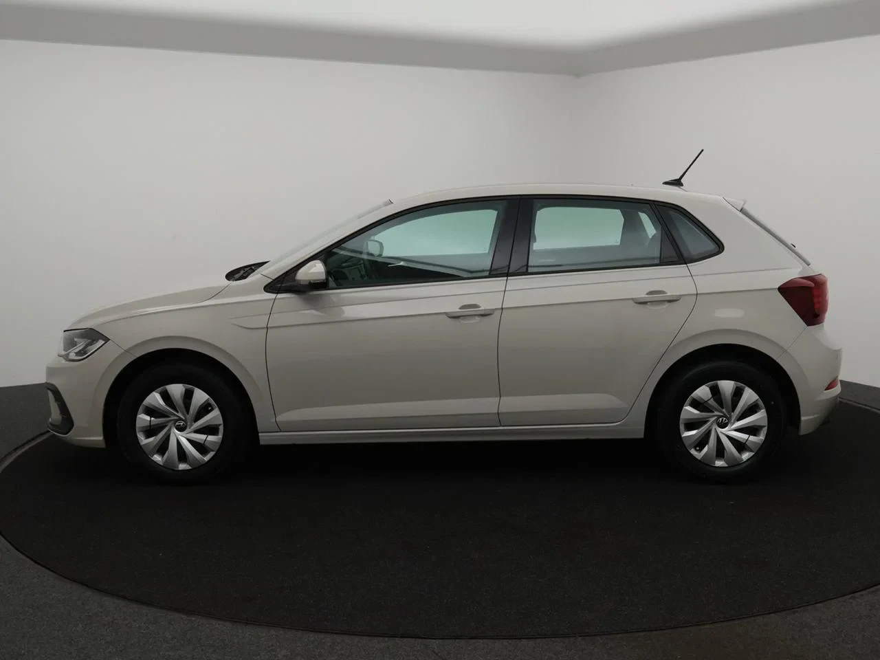 Volkswagen-Polo-image-3