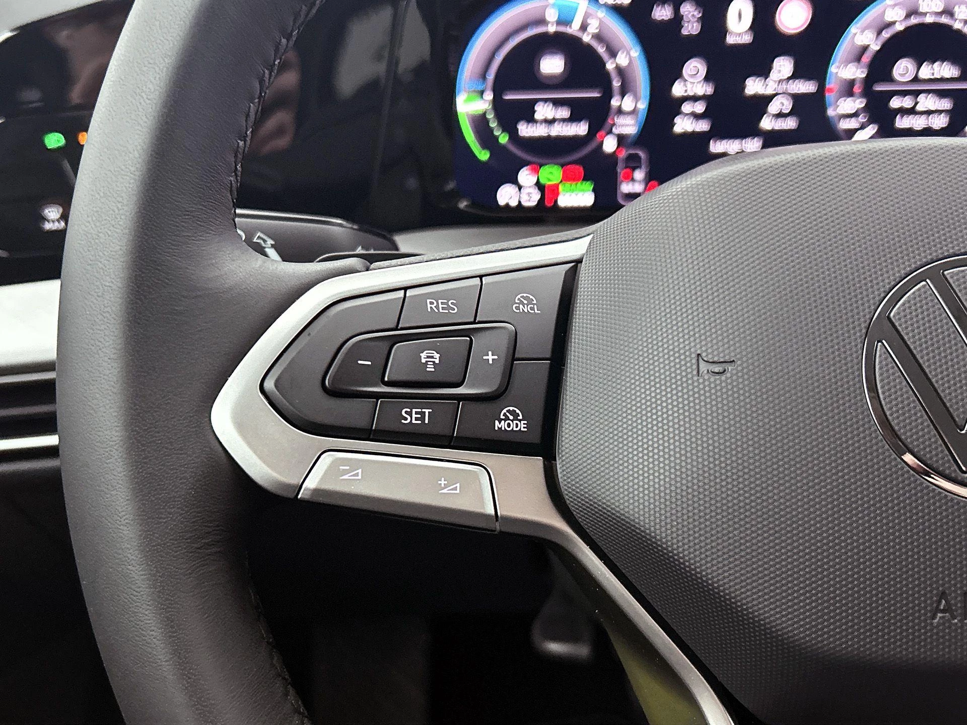 Volkswagen-Golf-image-5