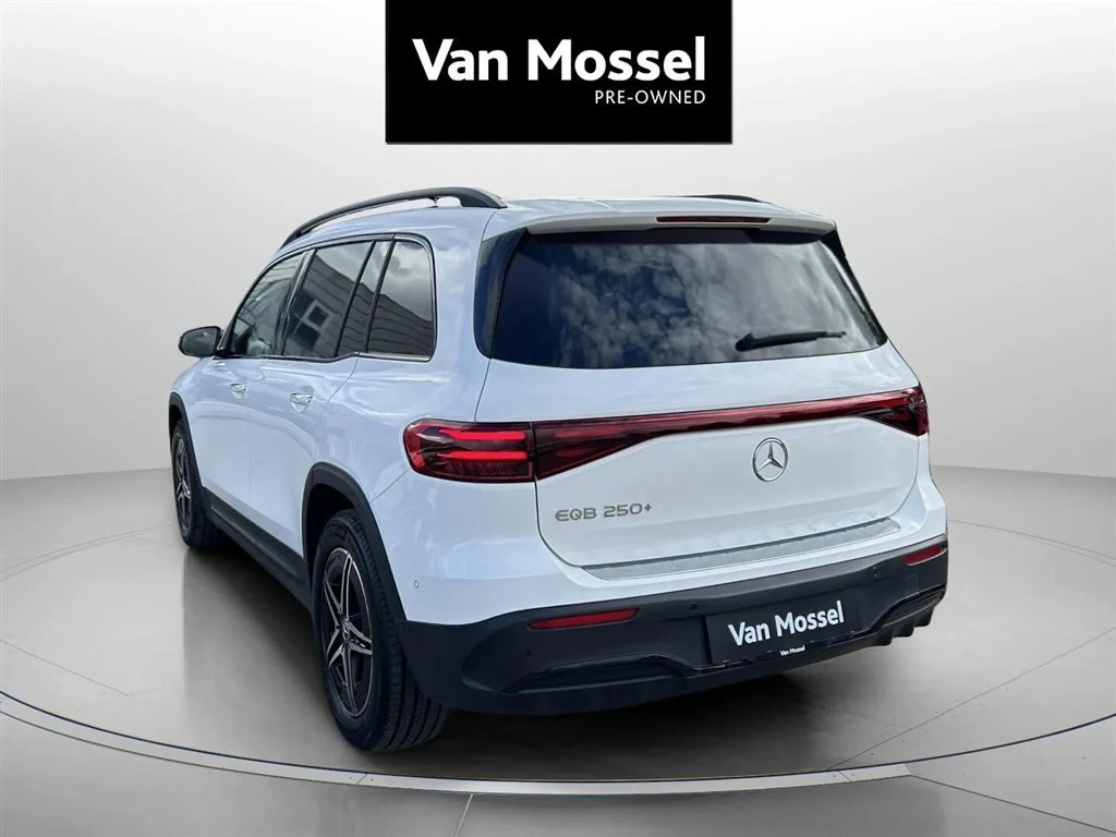 Mercedes-Benz-EQB-image-6