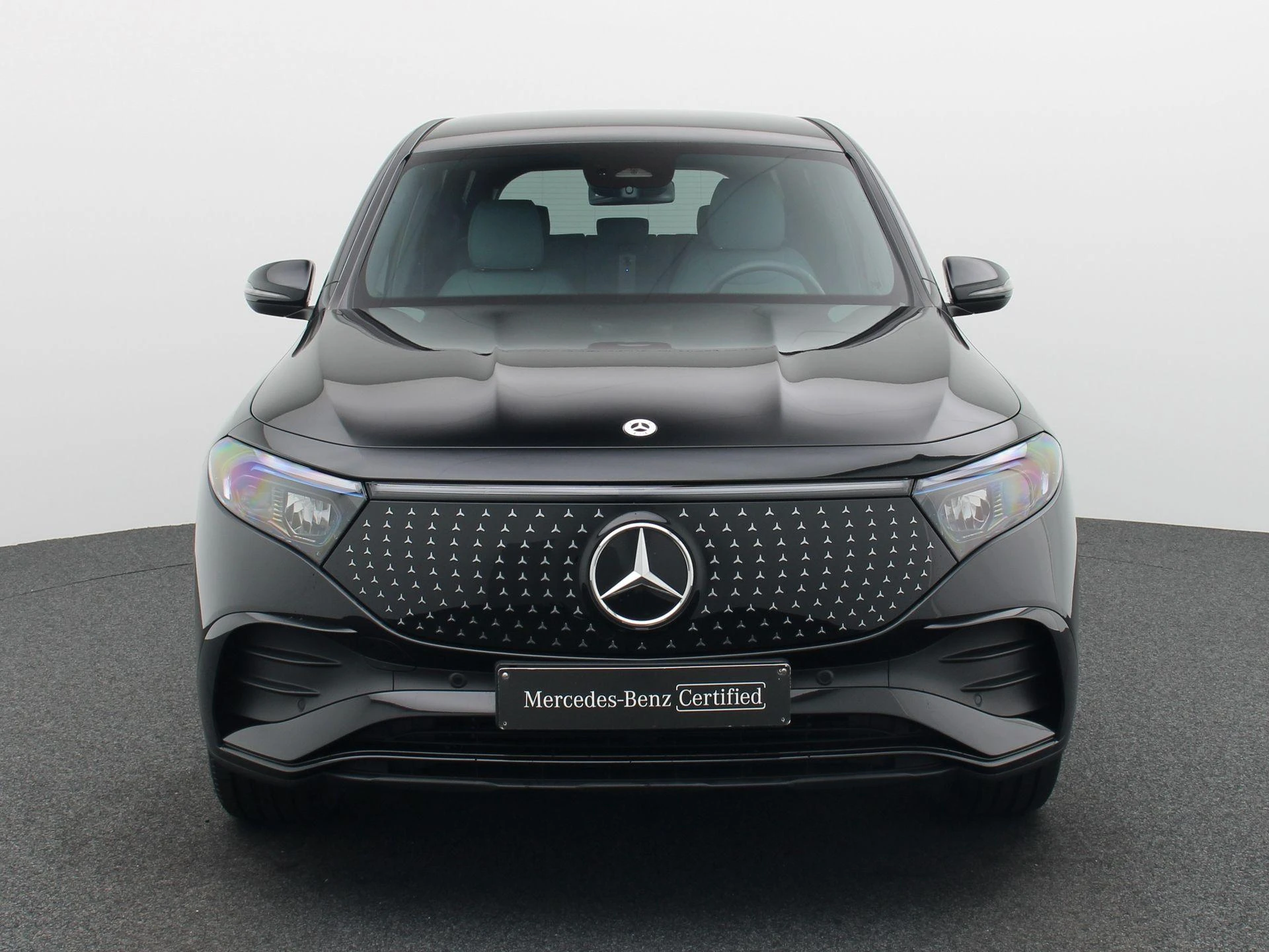 Mercedes-Benz-EQB-image-2