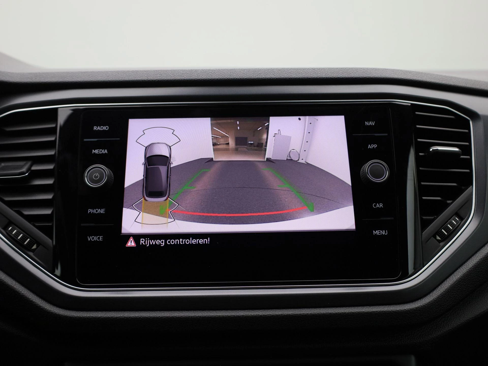 Volkswagen-T-Roc-image-33