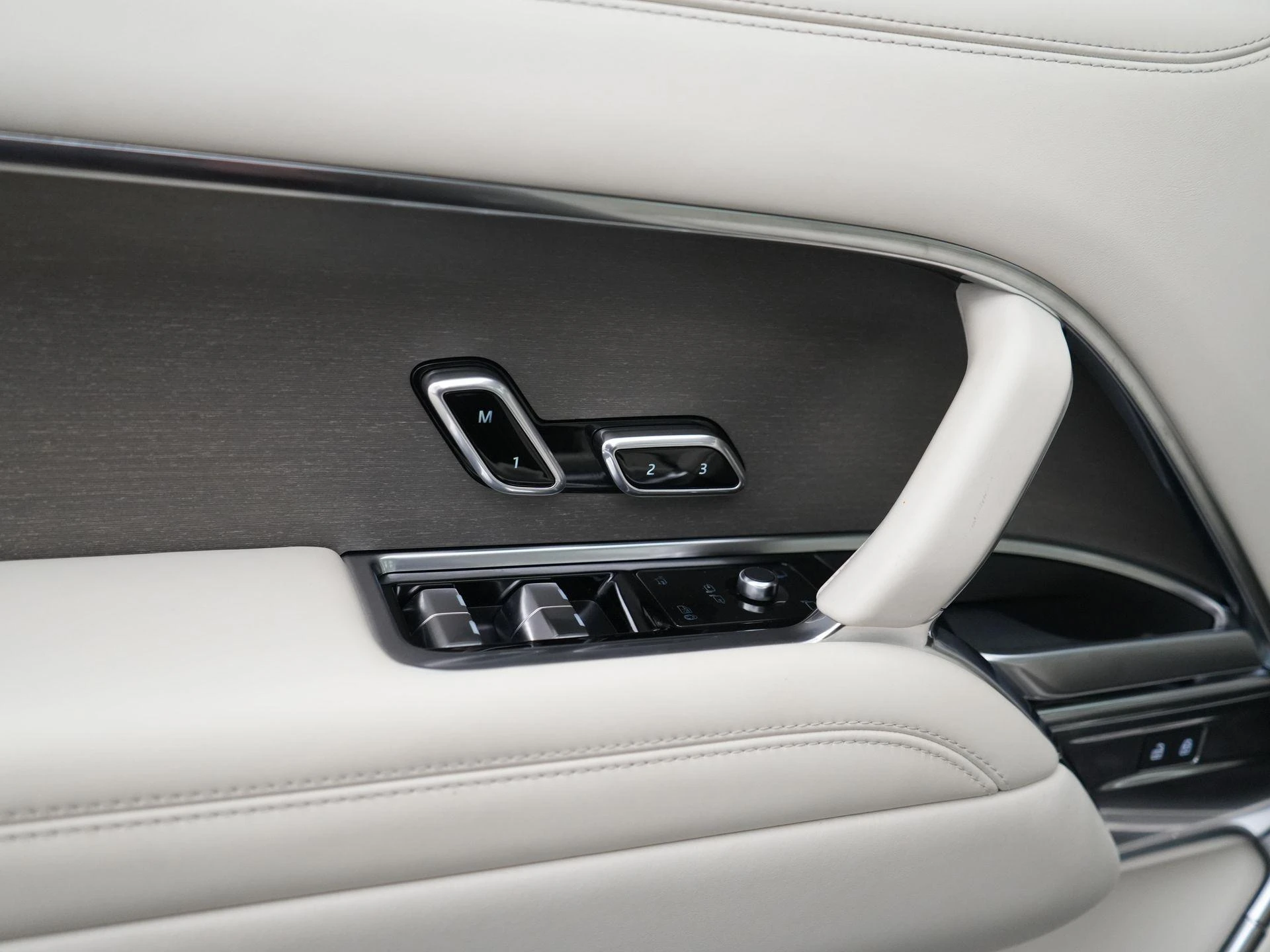Land Rover-Range Rover-image-40