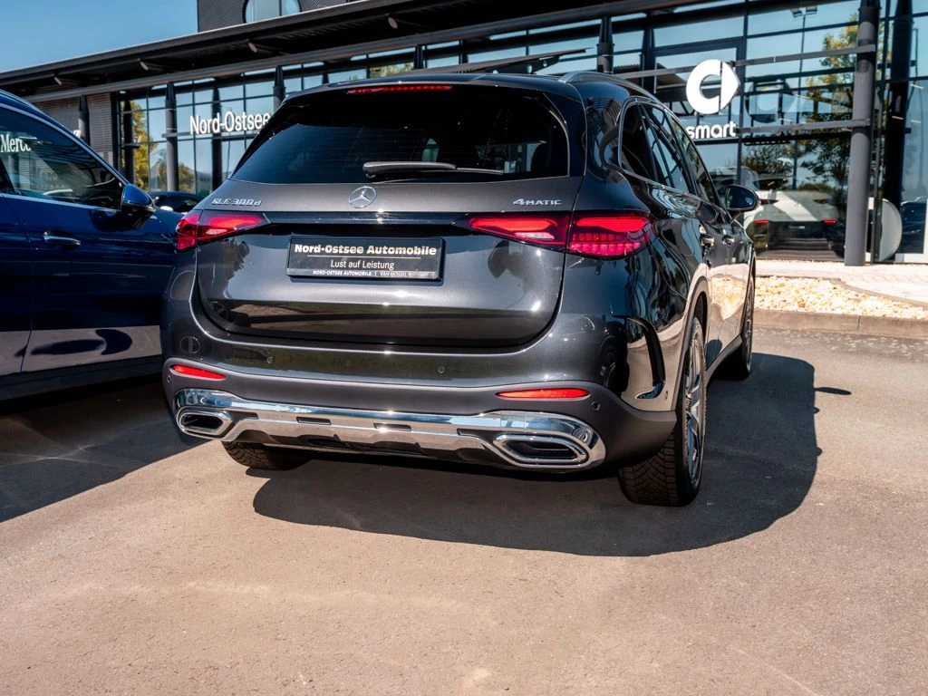 Mercedes-Benz-GLC 300 d-image-5