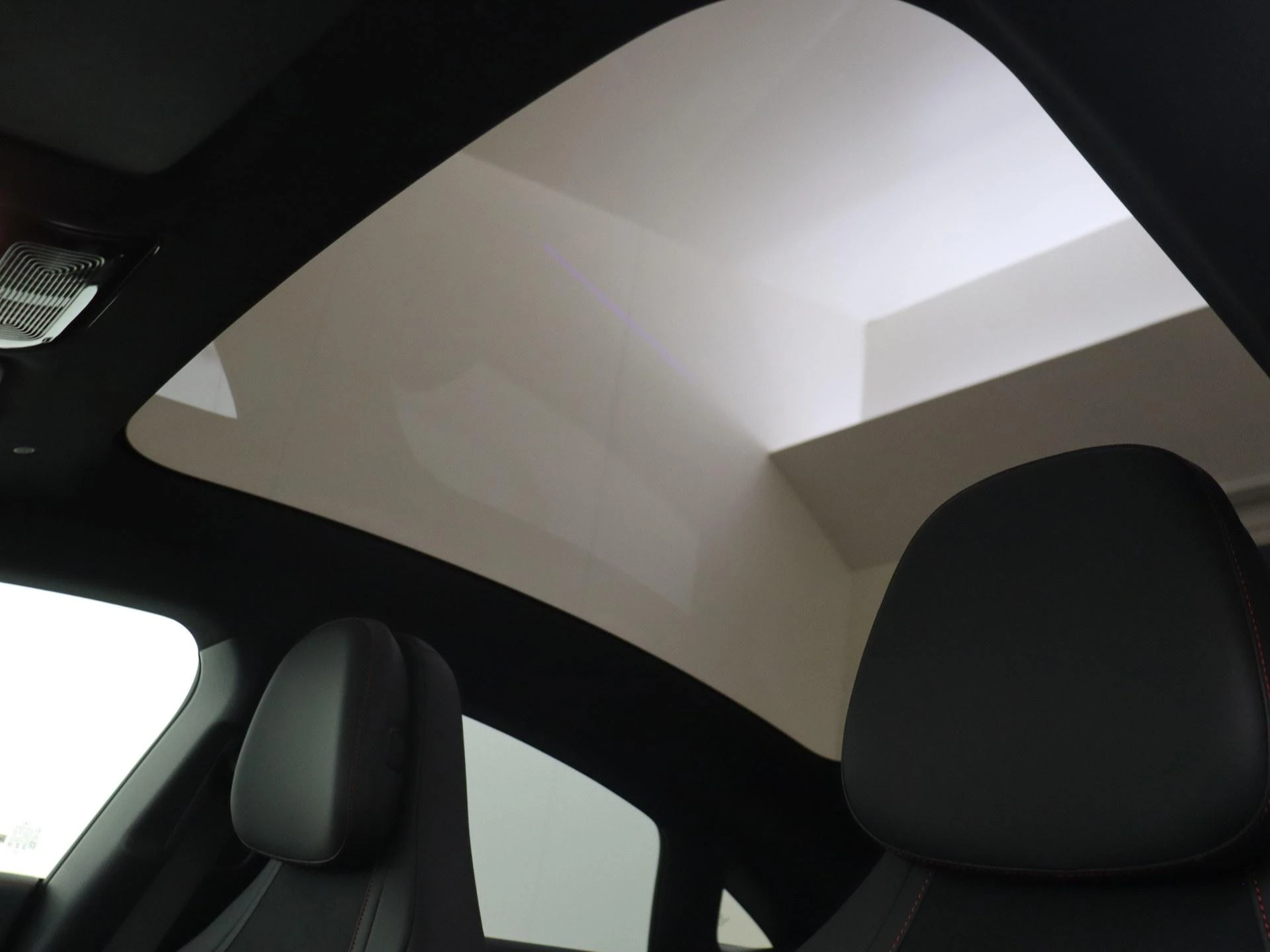Mercedes-Benz-CLA-image-26