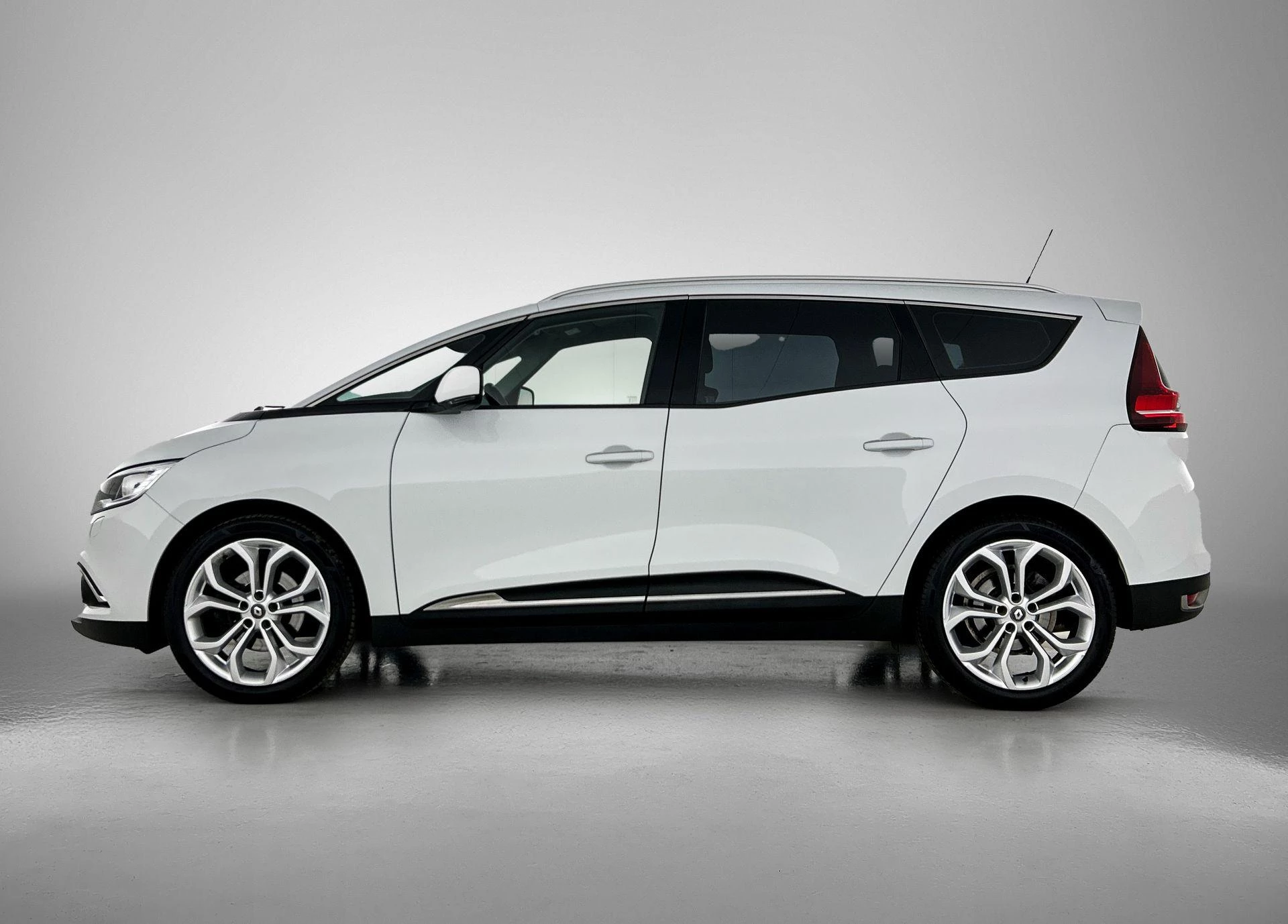 Renault-Grand Scénic-image-1