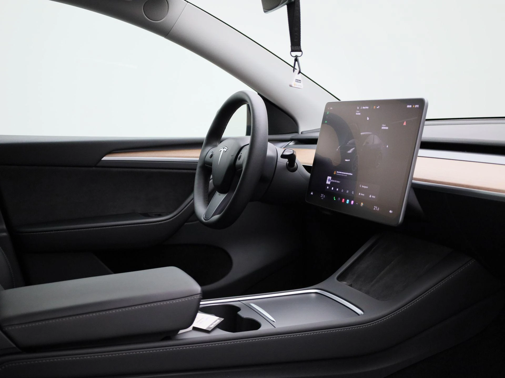 Tesla-Model Y-image-36