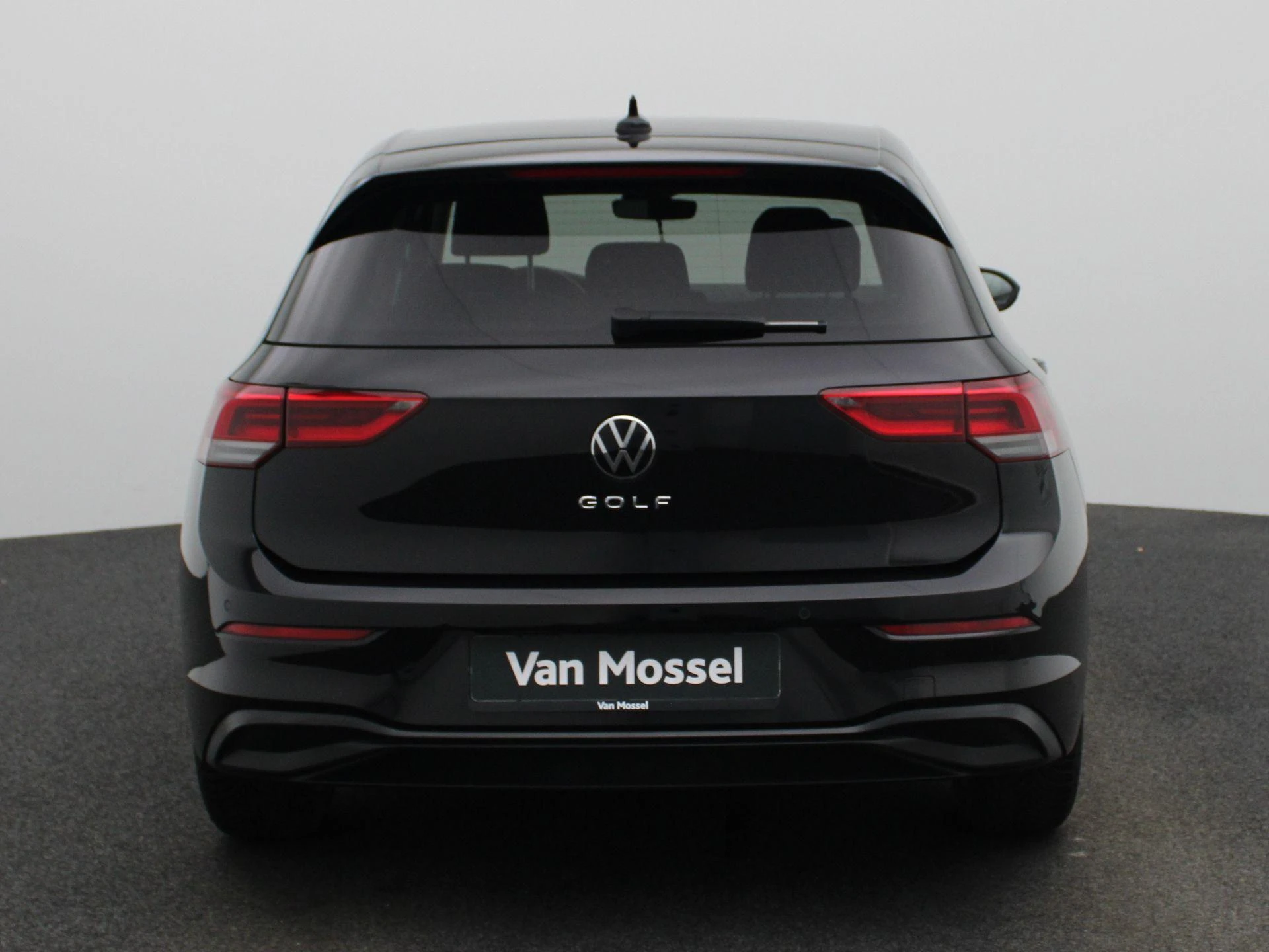 Volkswagen-Golf-image-4