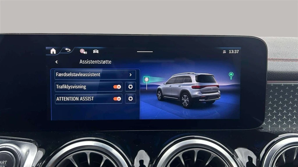 Mercedes-Benz-EQB-image-11