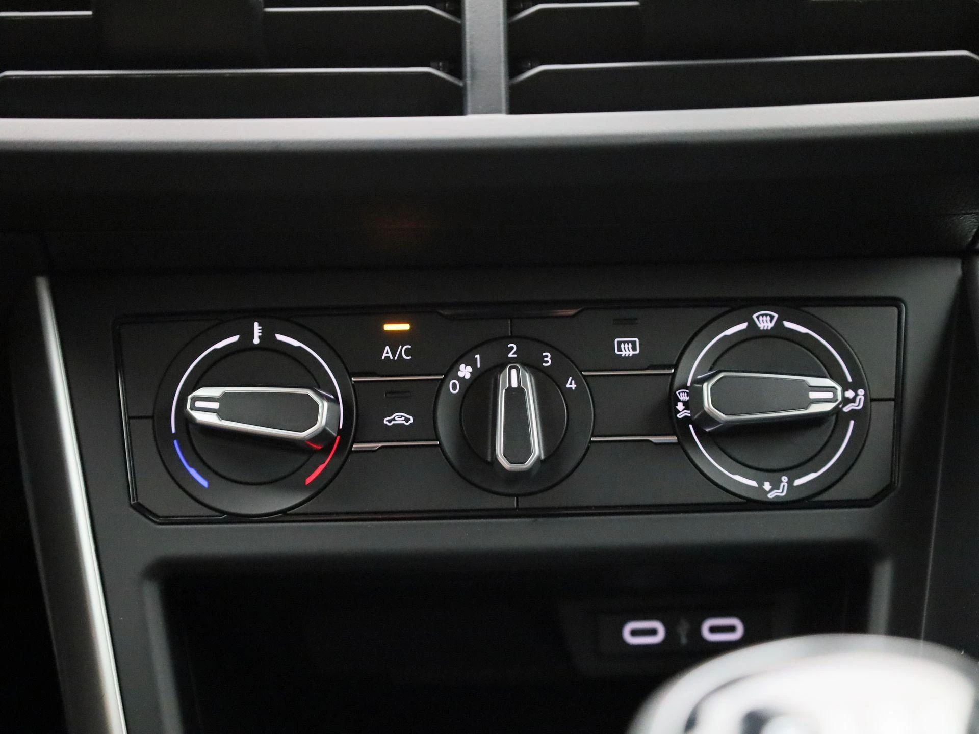 Volkswagen-Polo-image-17