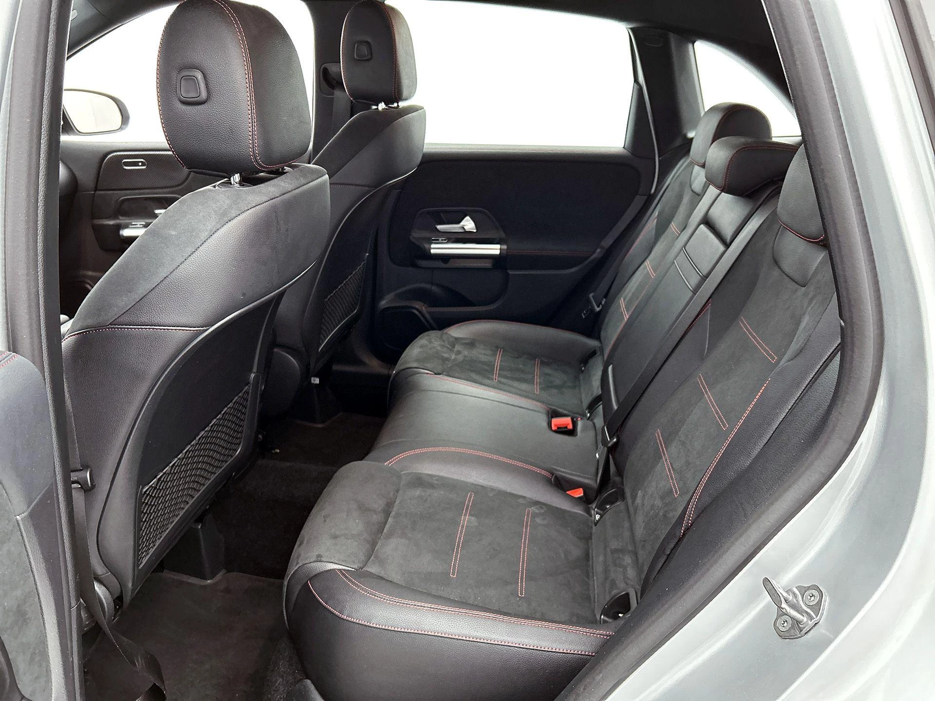 Mercedes-Benz-B-Klasse-image-27