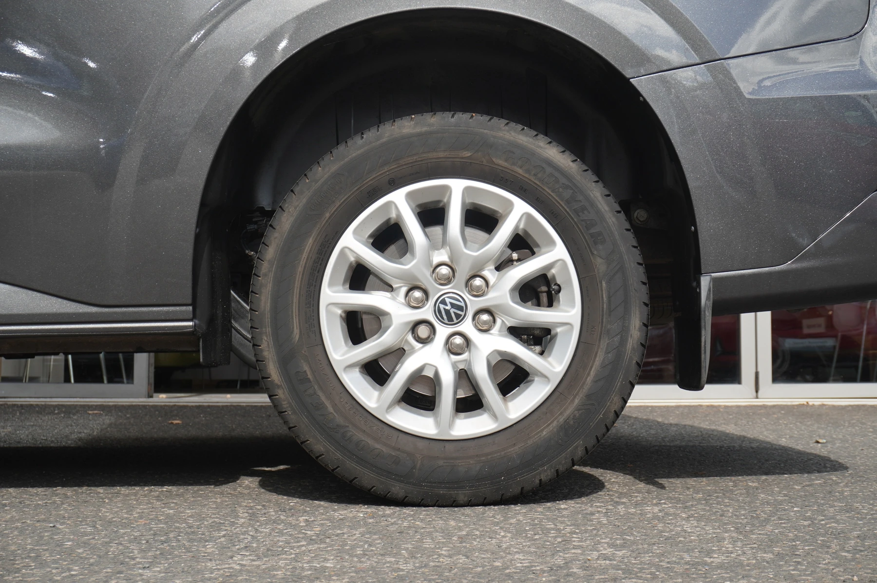 Volkswagen-Transporter-image-55