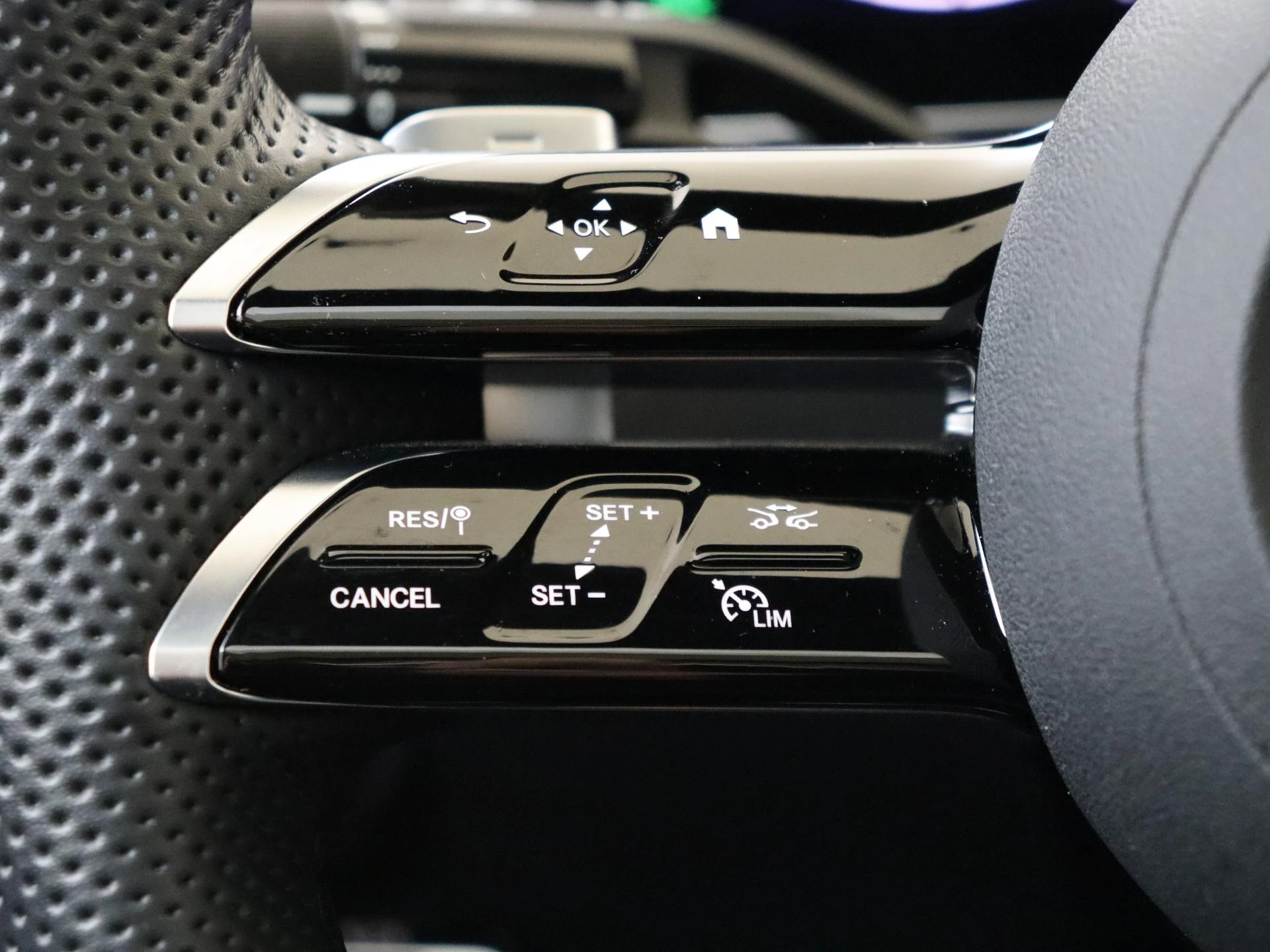 Mercedes-Benz-C-Klasse-image-11
