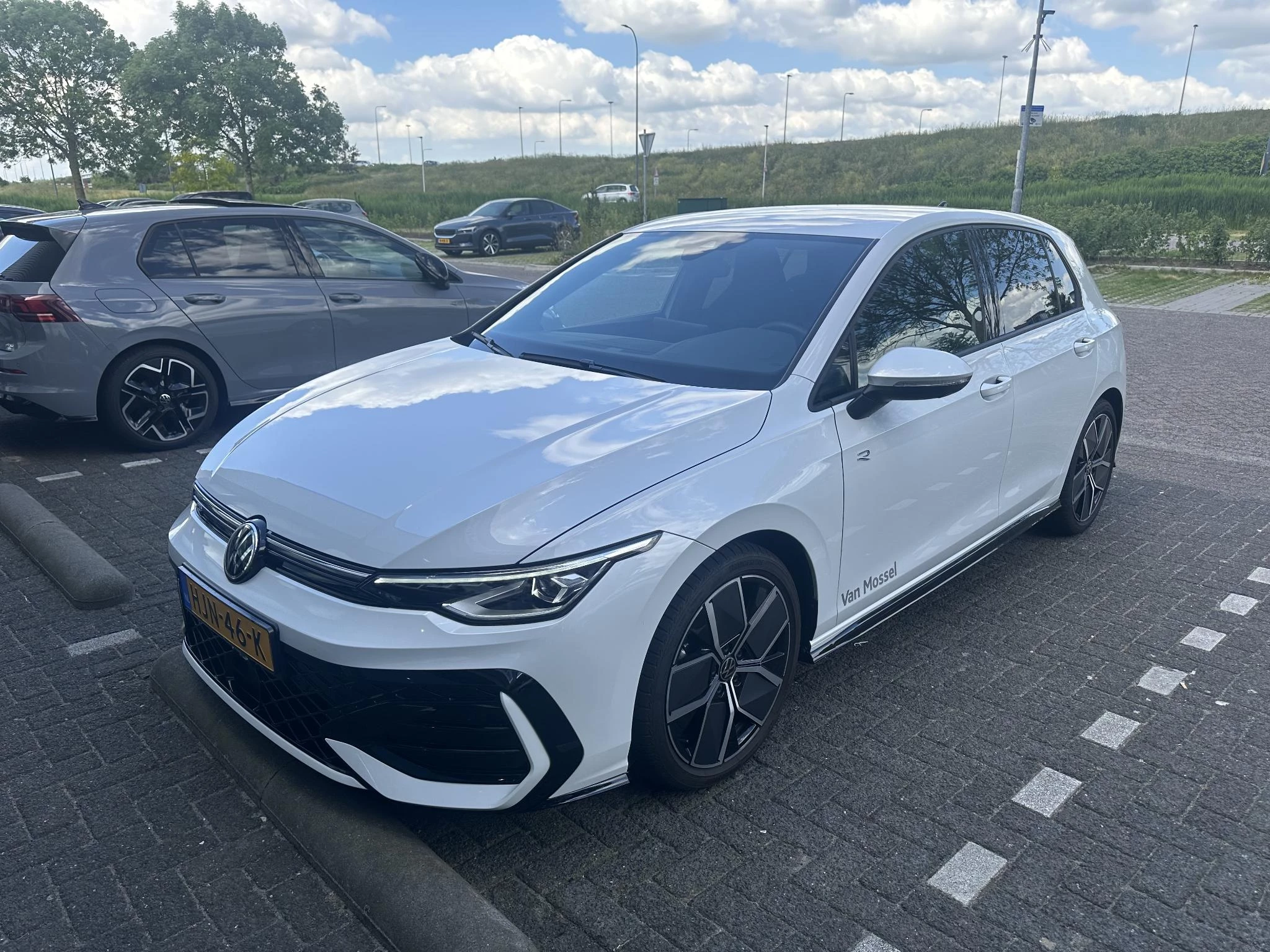 Volkswagen-Golf-image-1