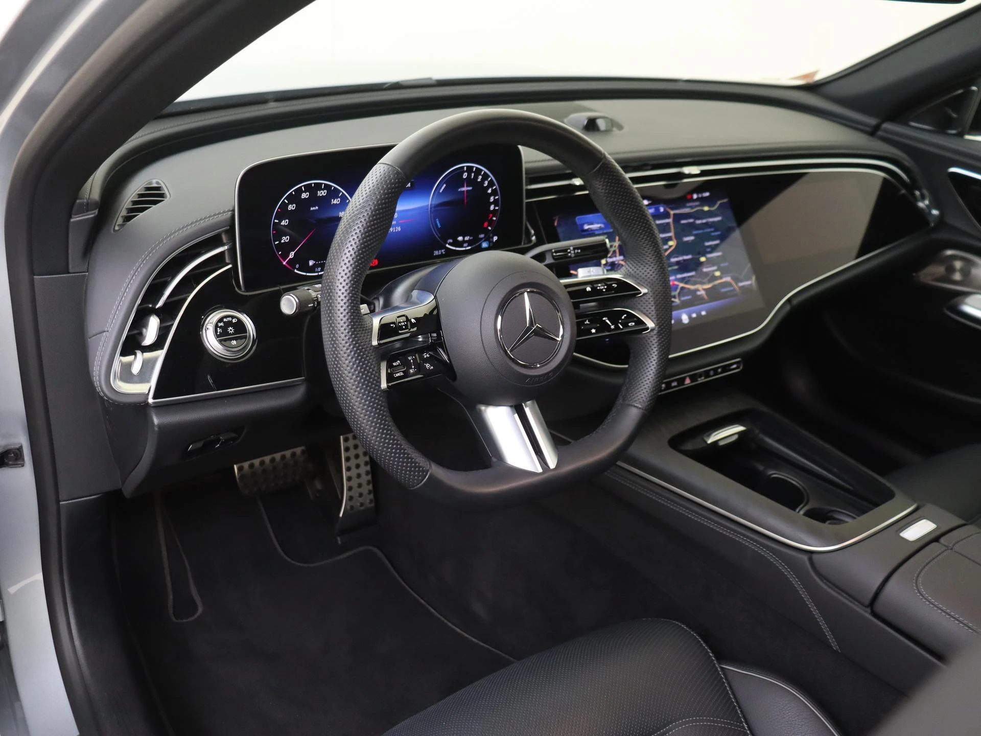 Mercedes-Benz-E-Klasse-image-12