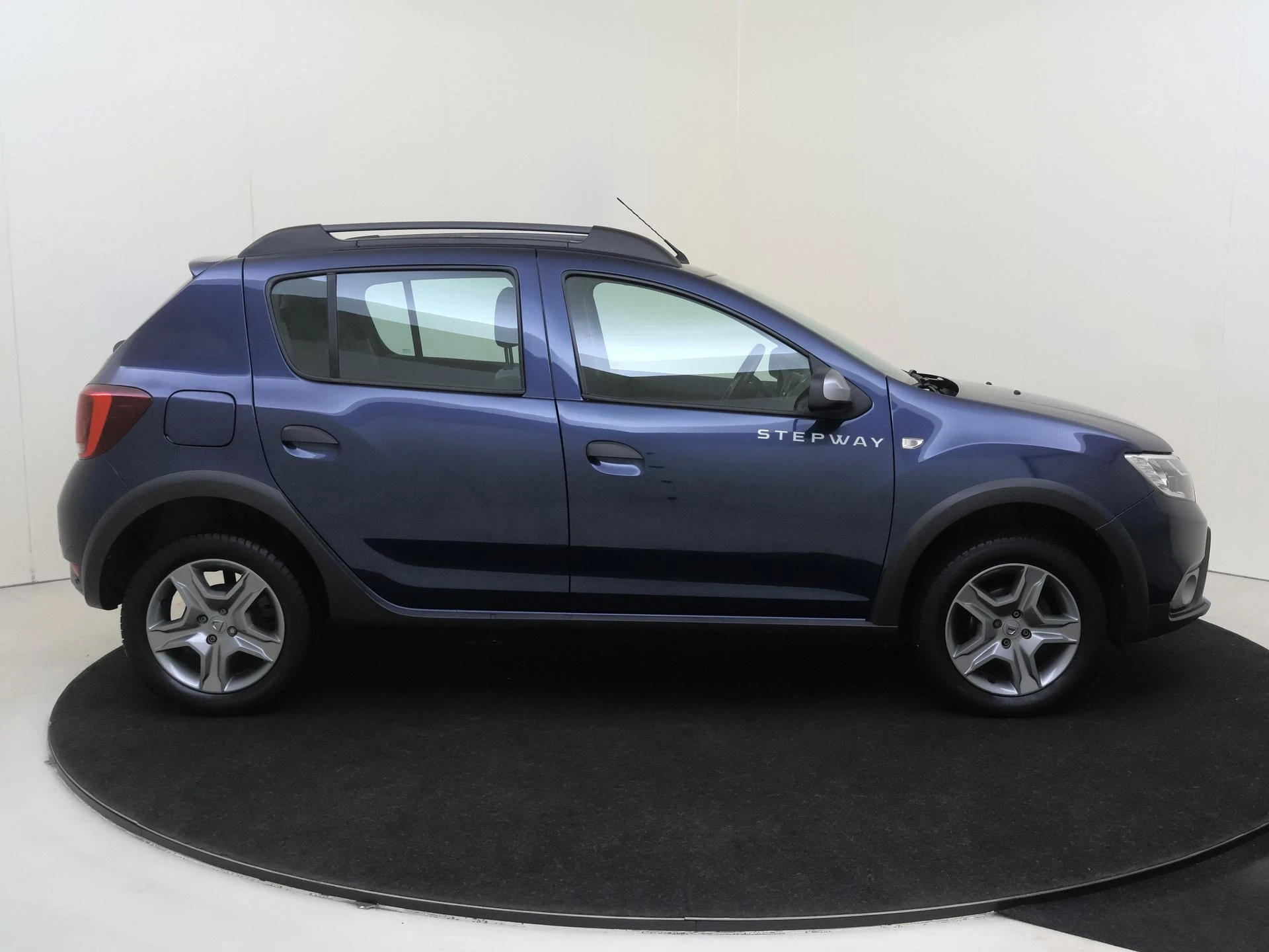 Dacia-Sandero Stepway-image-8