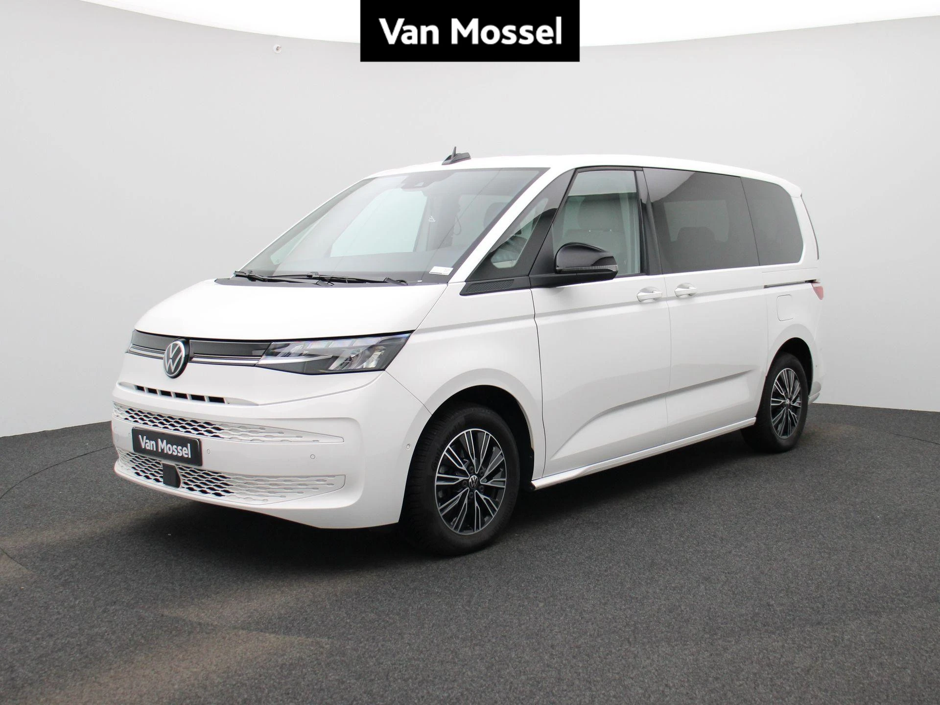 Volkswagen-Multivan-image-0