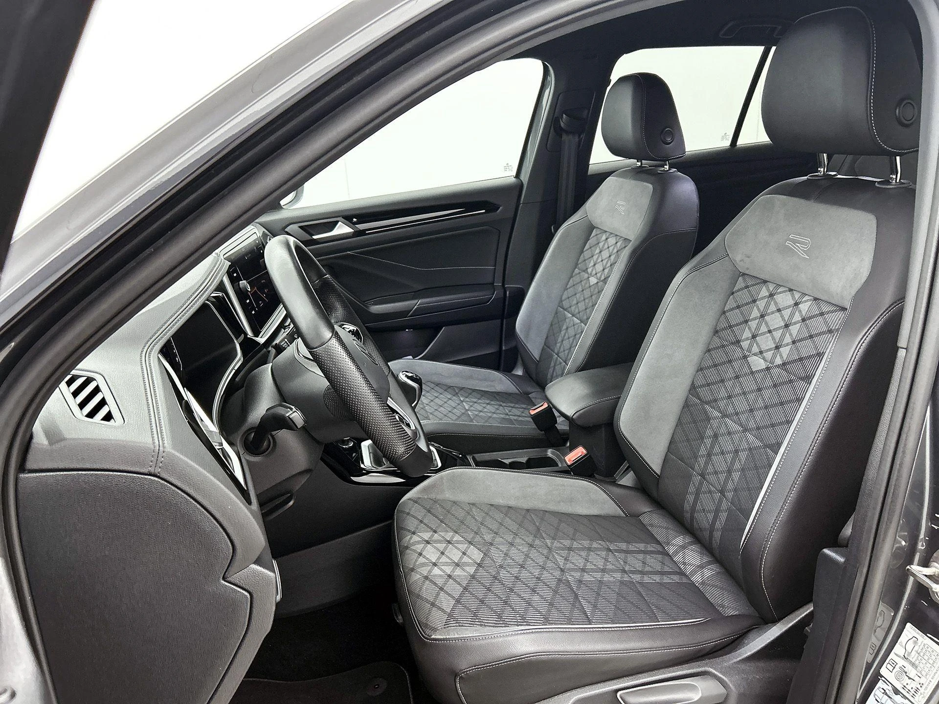 Volkswagen-T-Roc-image-40