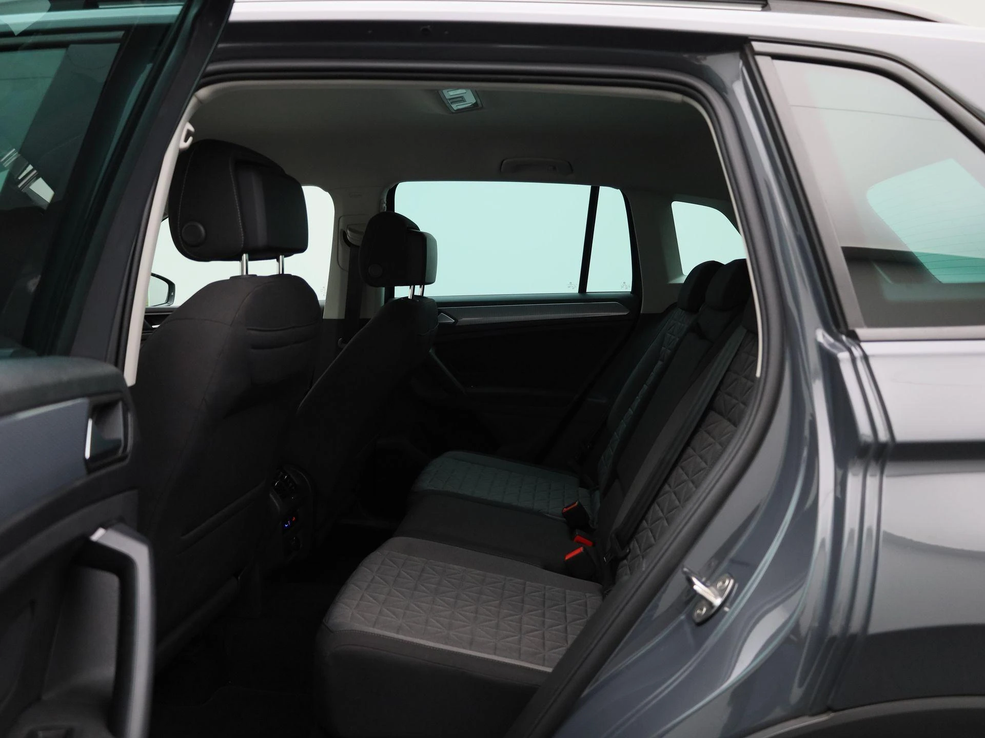 Volkswagen-Tiguan-image-9