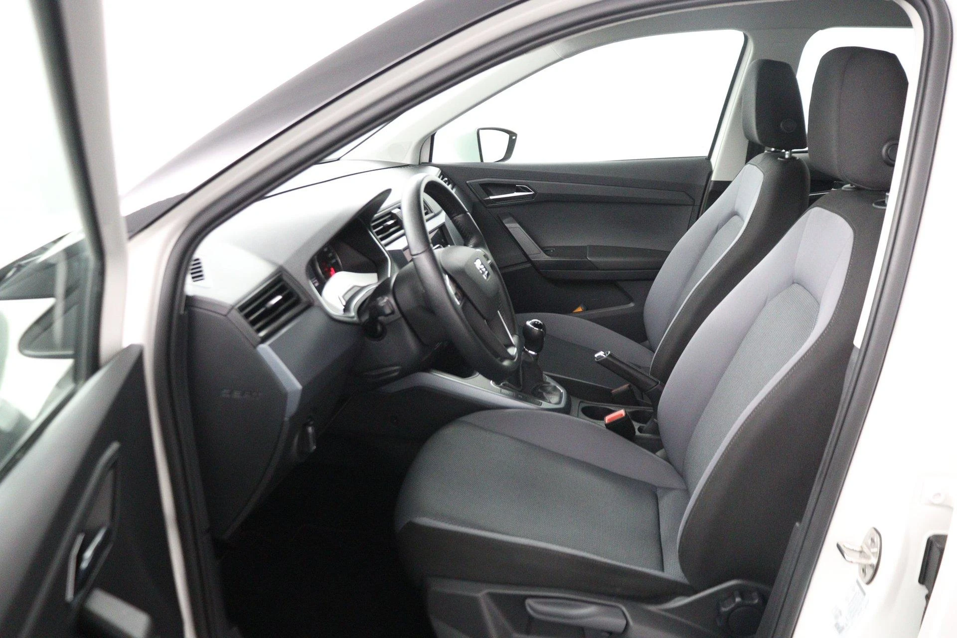 SEAT-Arona-image-19