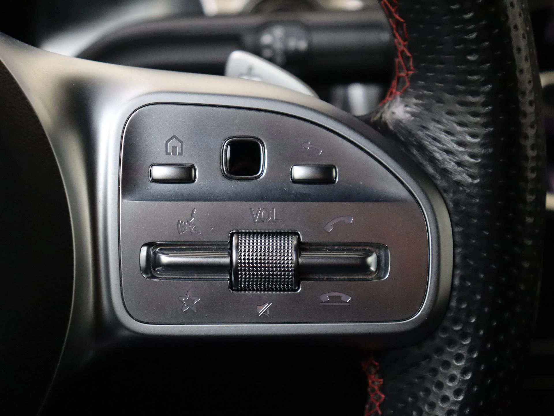 Mercedes-Benz-GLB-image-18