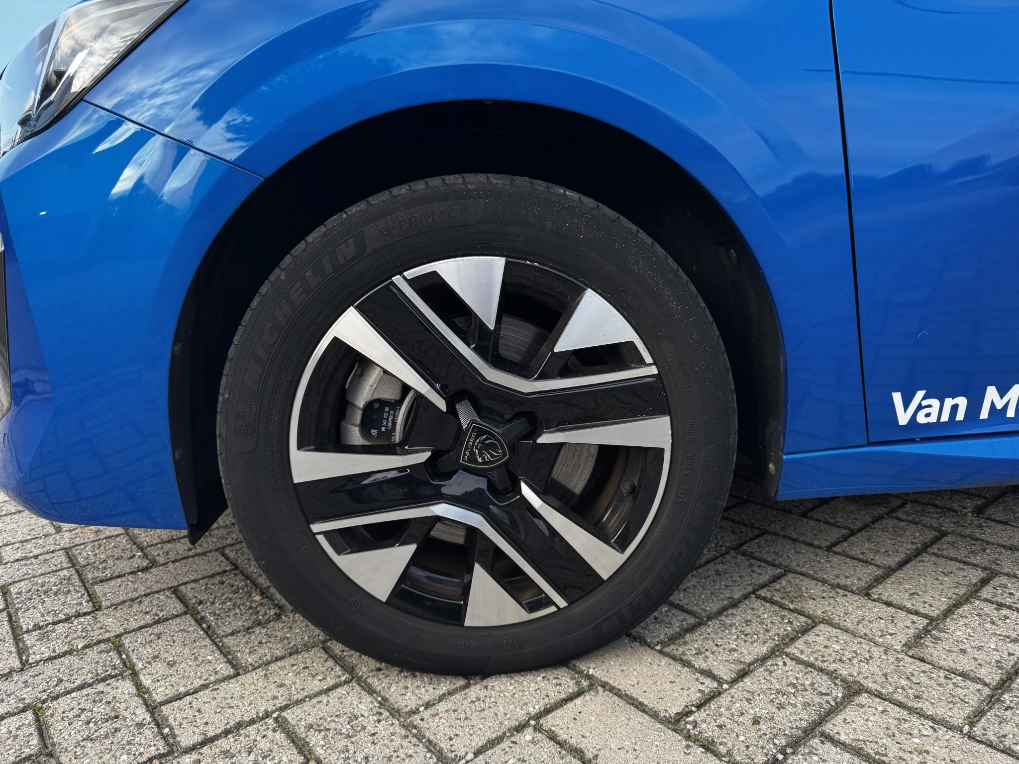 Peugeot-e-208-image-6