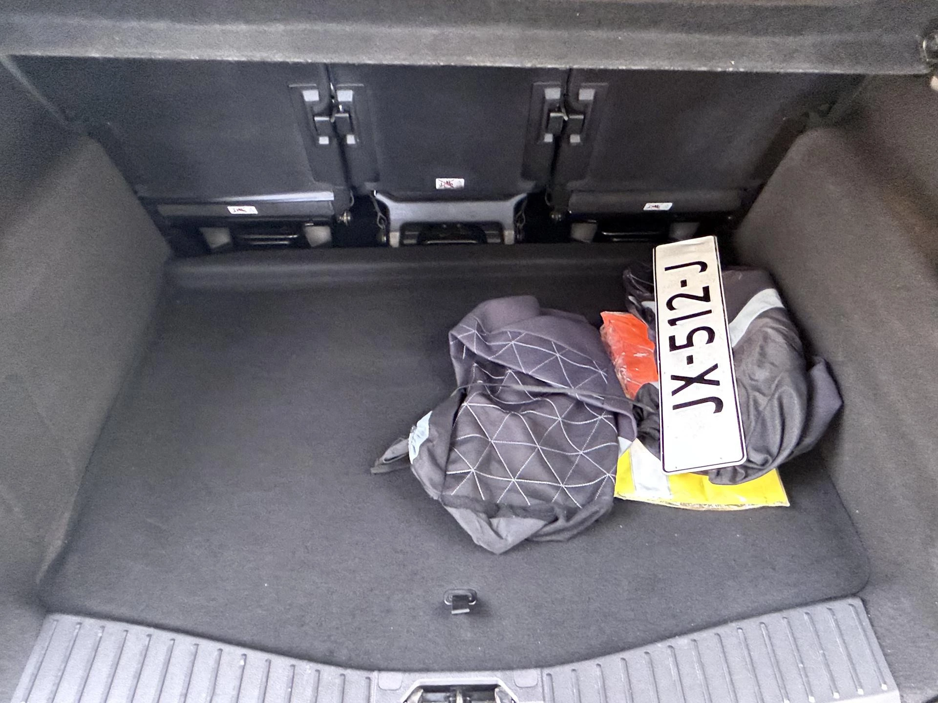 Ford-C-MAX-image-23