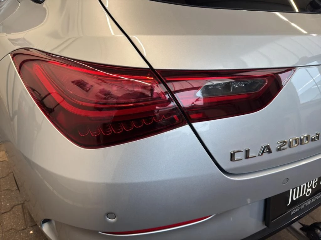 Mercedes-Benz-CLA 200 d-image-13