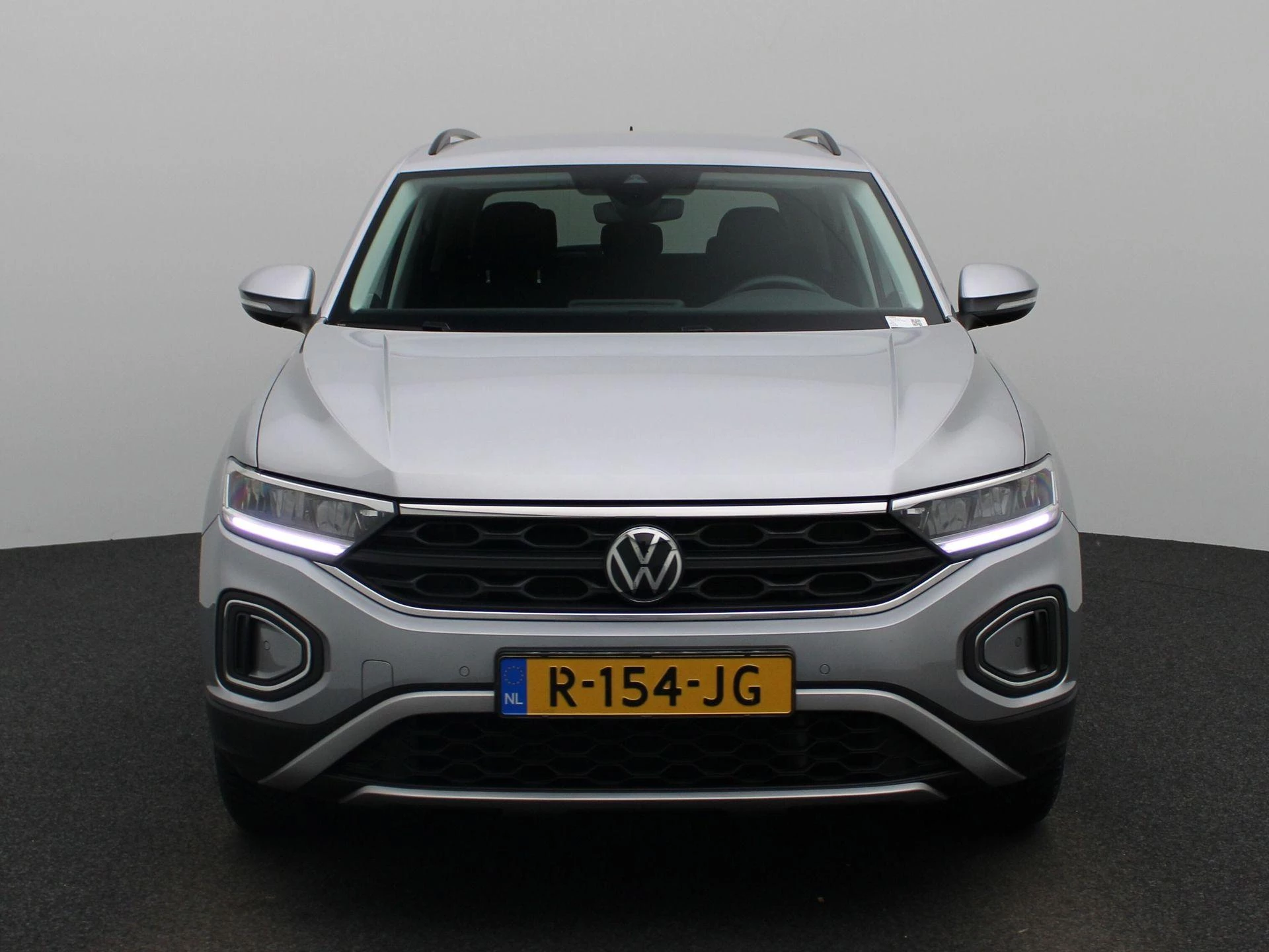 Volkswagen-T-Roc-image-2