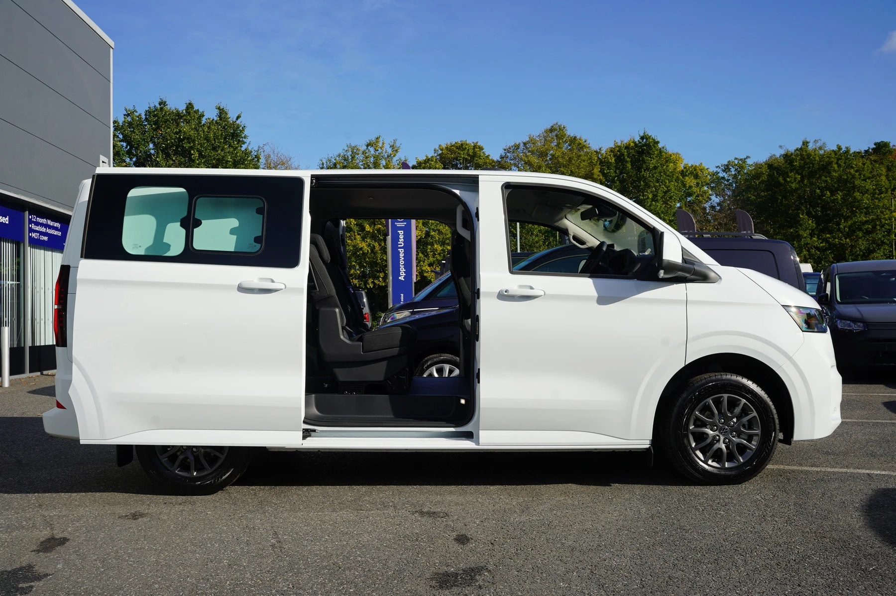 Volkswagen-Transporter-image-3