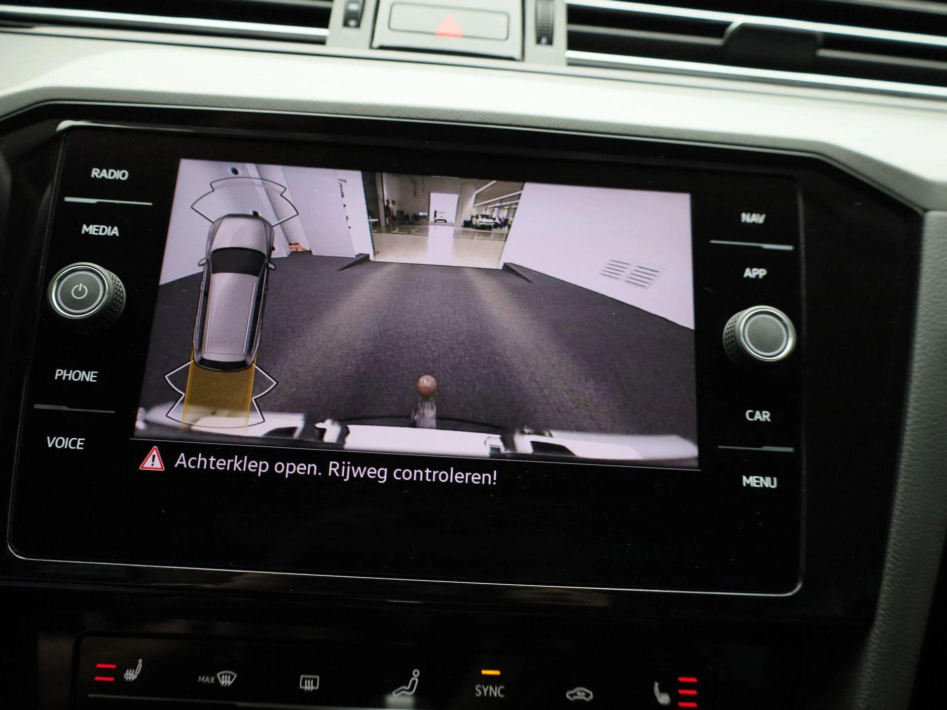 Volkswagen-Passat-image-28