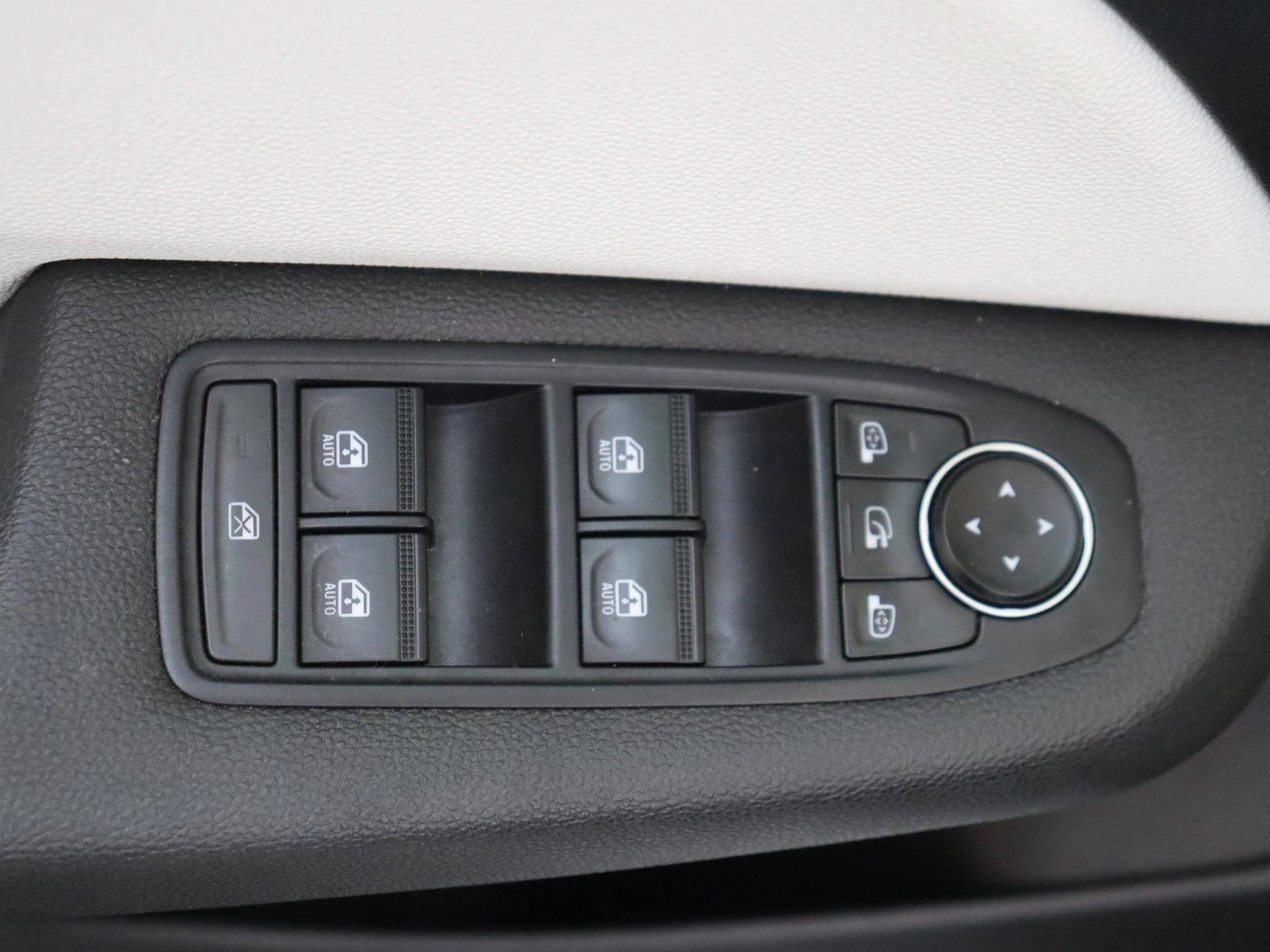 Renault-Clio-image-24