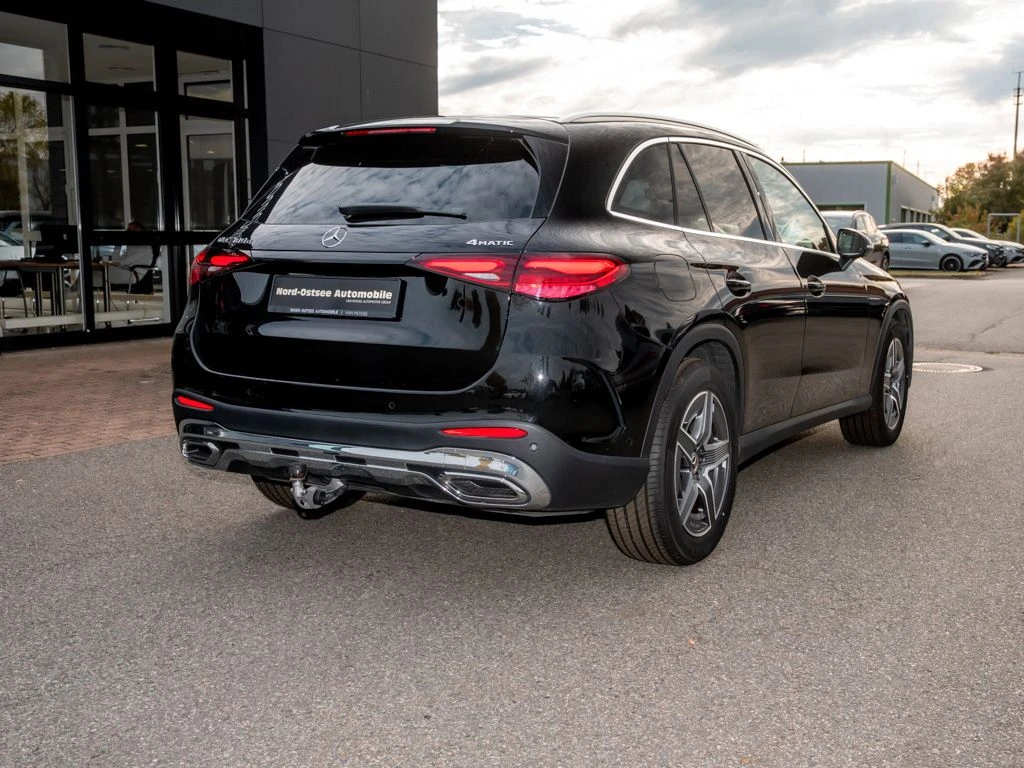 Mercedes-Benz-GLC 300 d-image-5