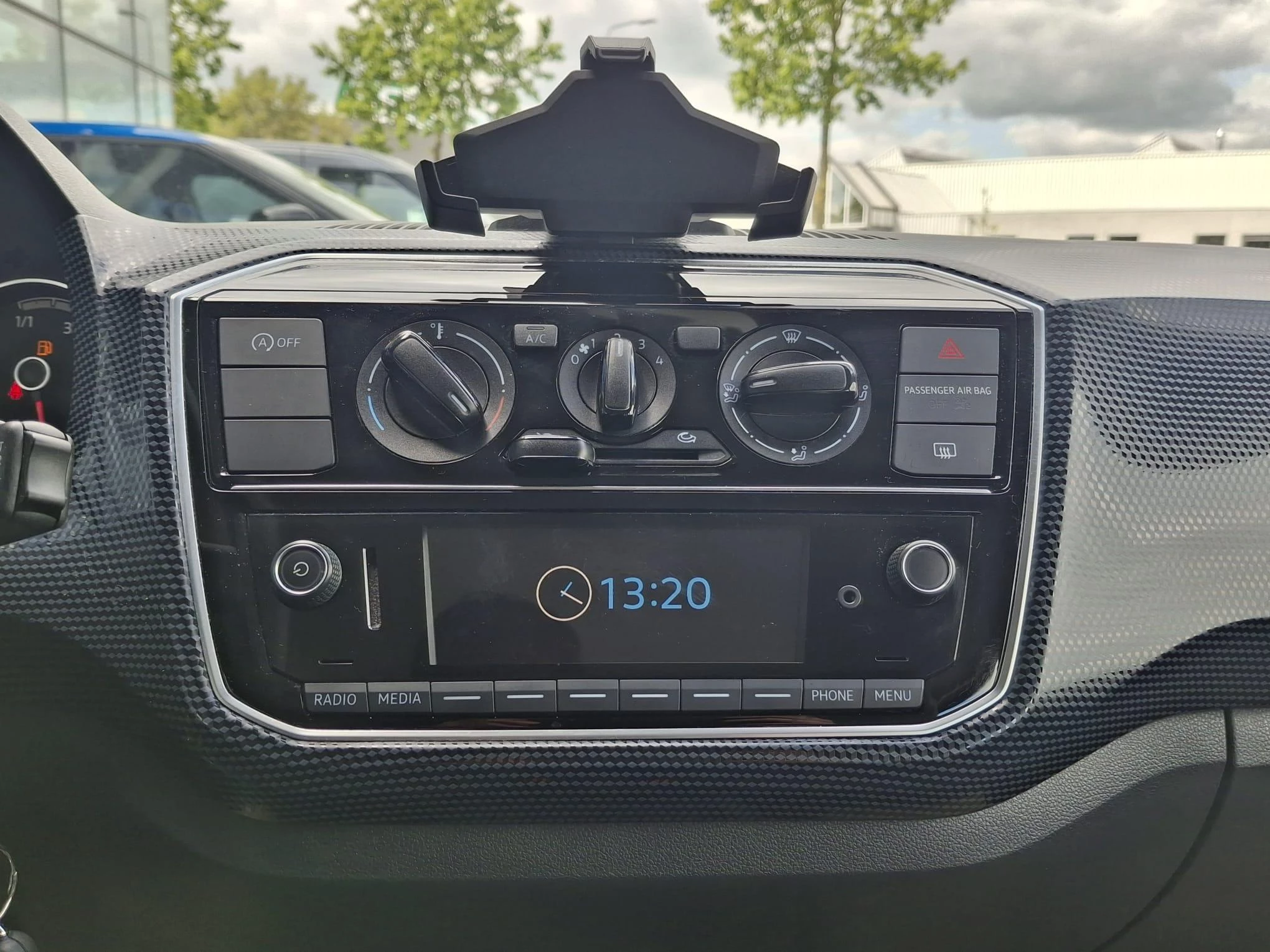 Volkswagen-up!-image-12