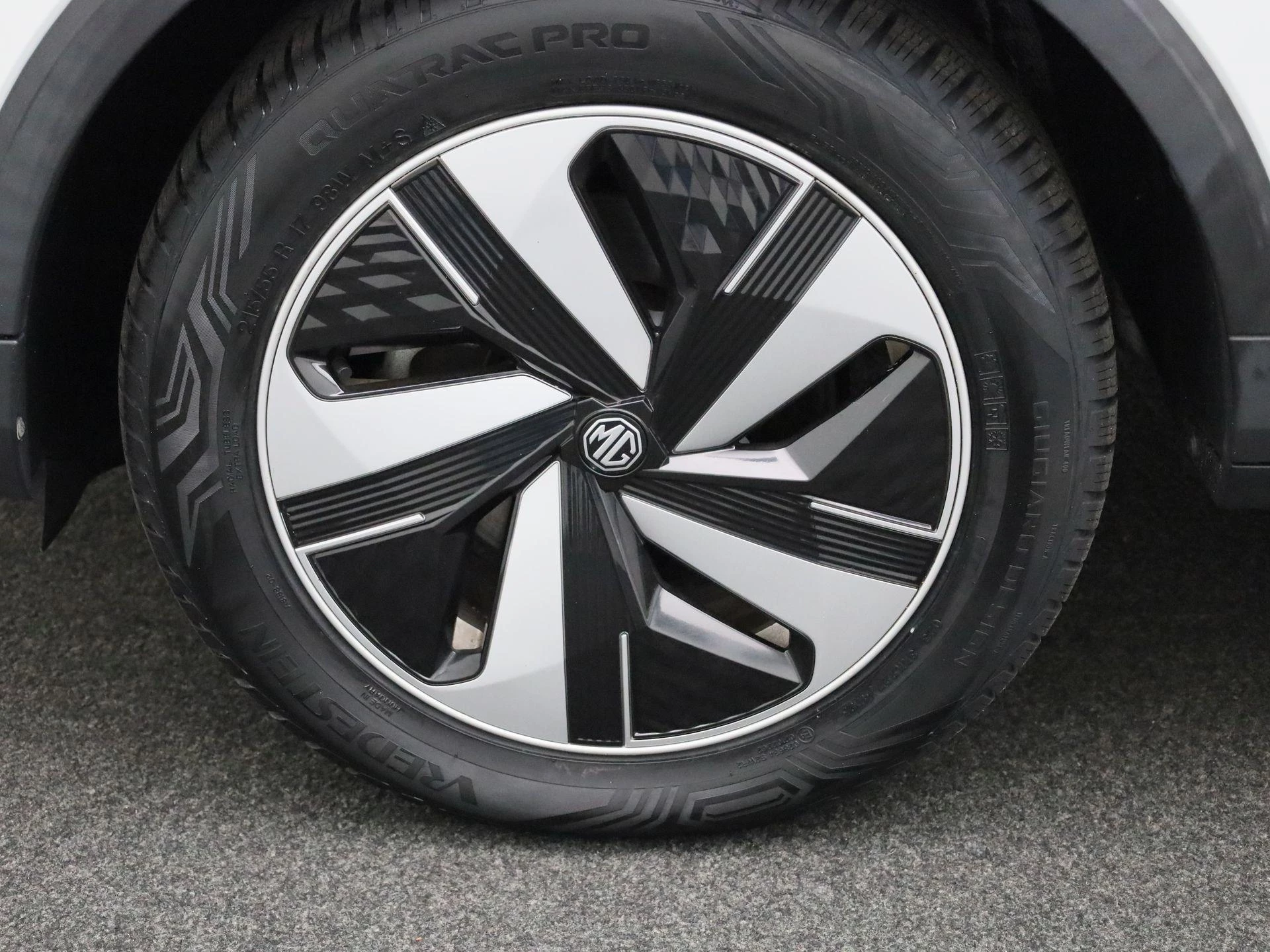 MG-ZS EV-image-12
