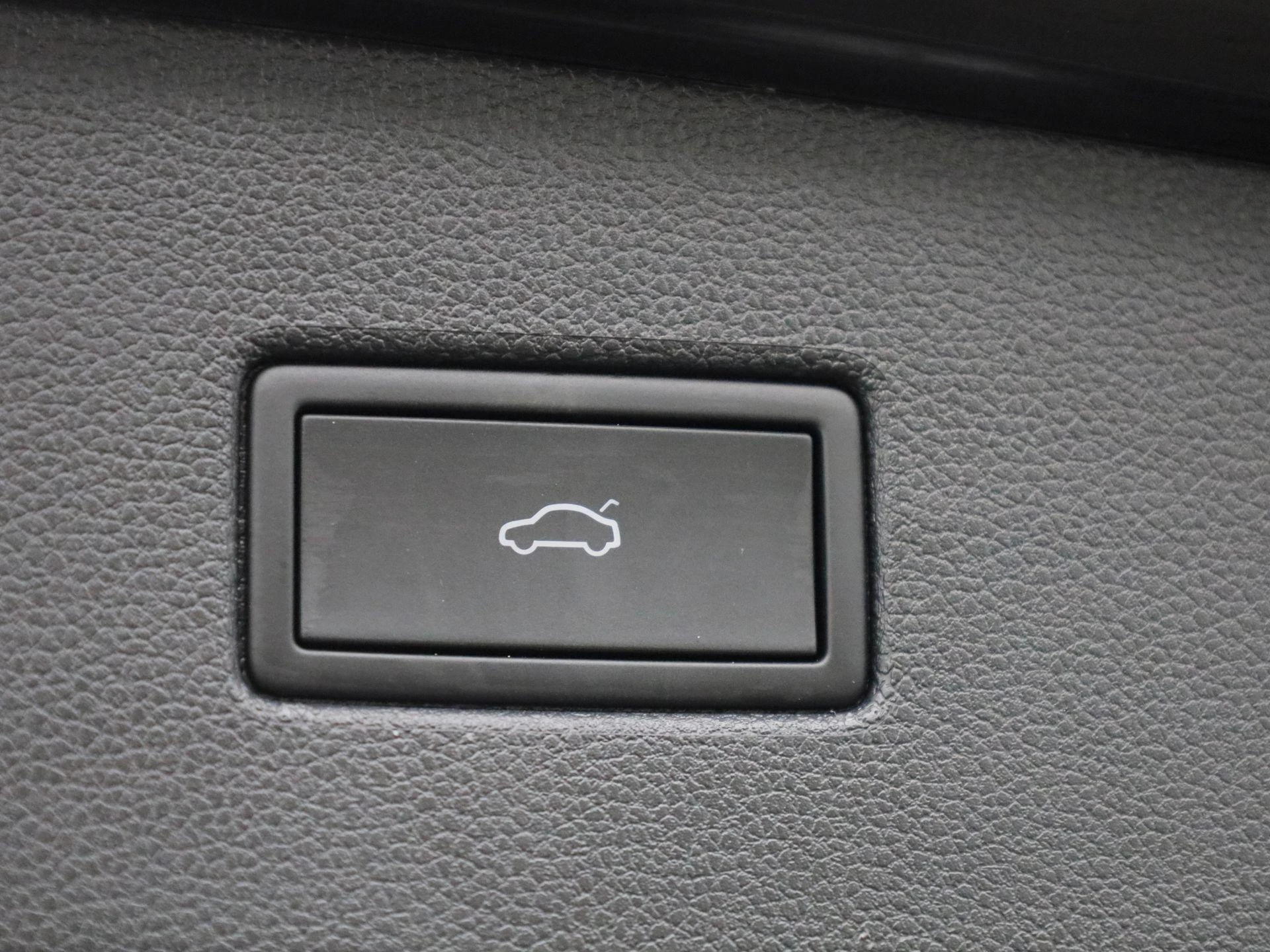 Volkswagen-Tiguan-image-16